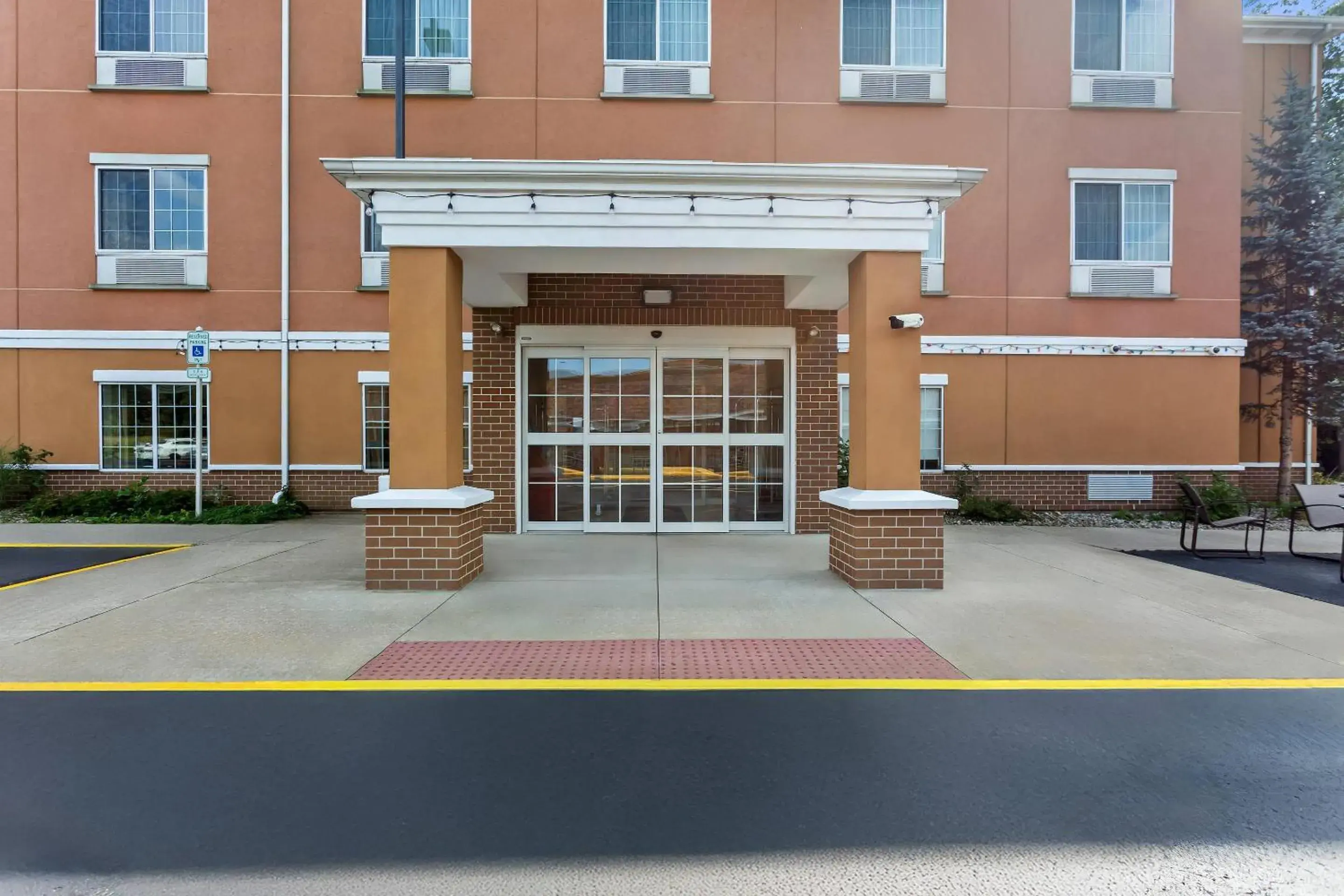 Property building in Quality Inn Near Interstate I94 Property building in Quality Inn Near Interstate I94