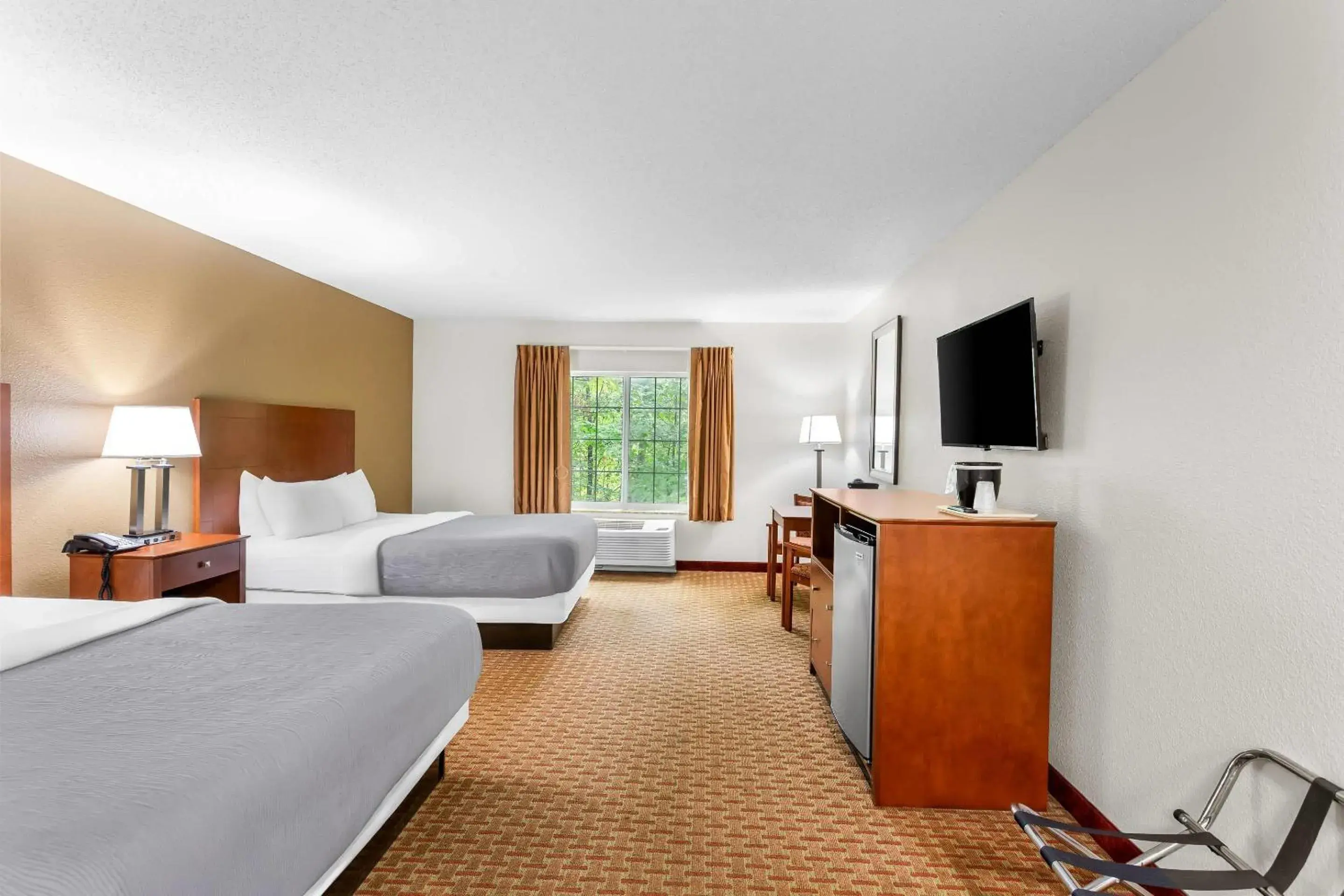 Bedroom, Bed in Quality Inn Near Interstate I94 Bedroom, Bed in Quality Inn Near Interstate I94