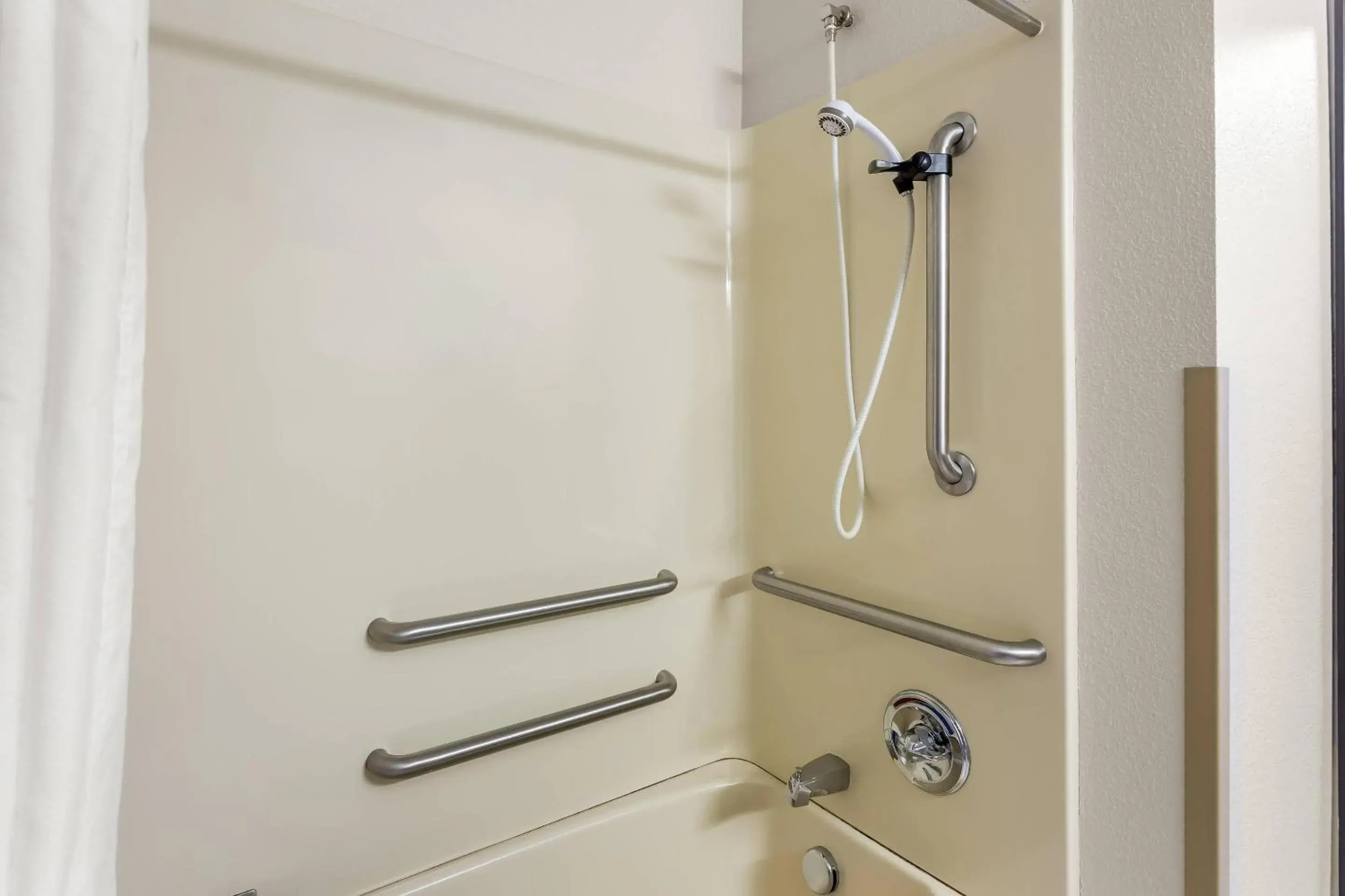 Bedroom in Quality Inn Near Interstate I94 Bedroom in Quality Inn Near Interstate I94