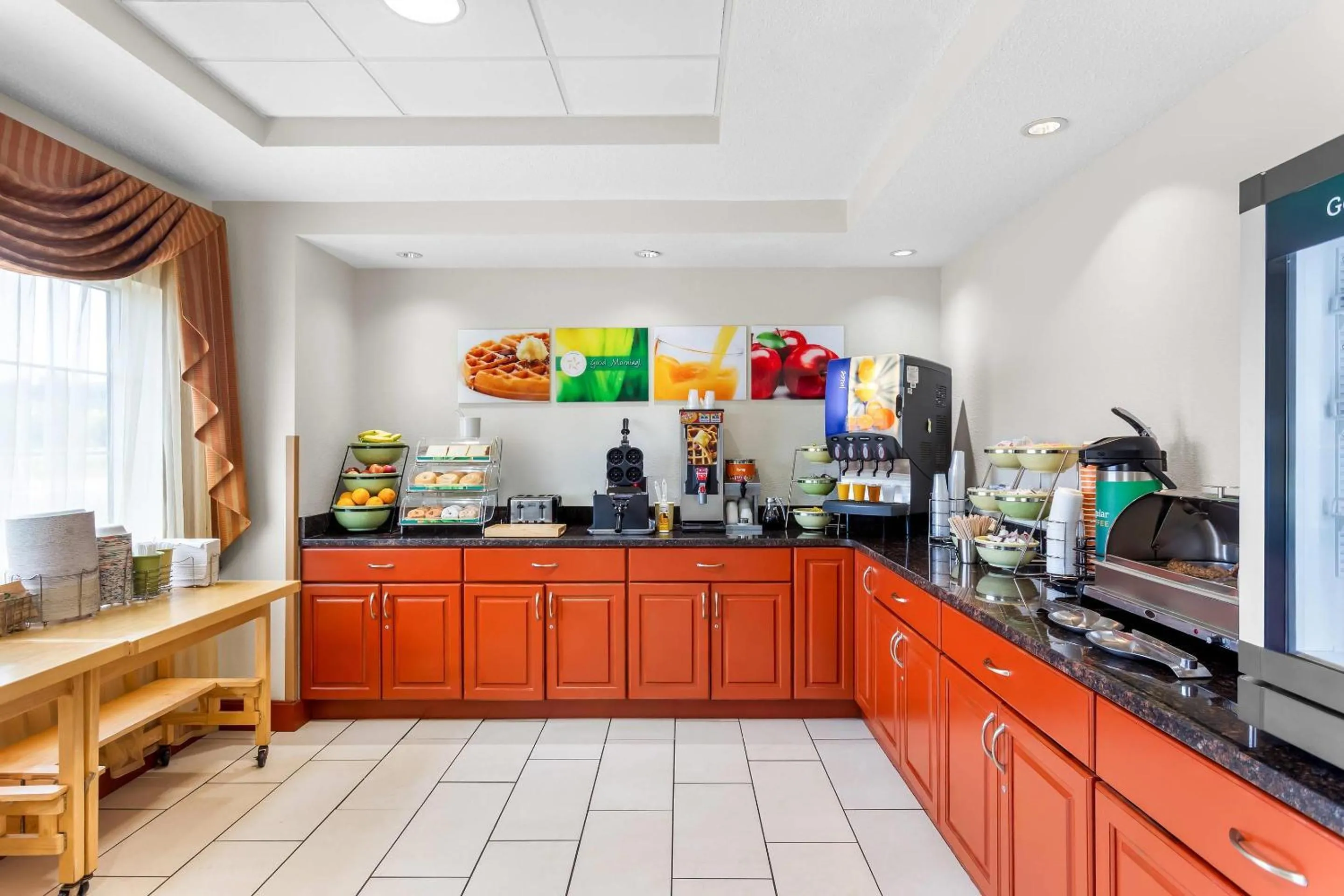 Breakfast in Quality Inn Near Interstate I94