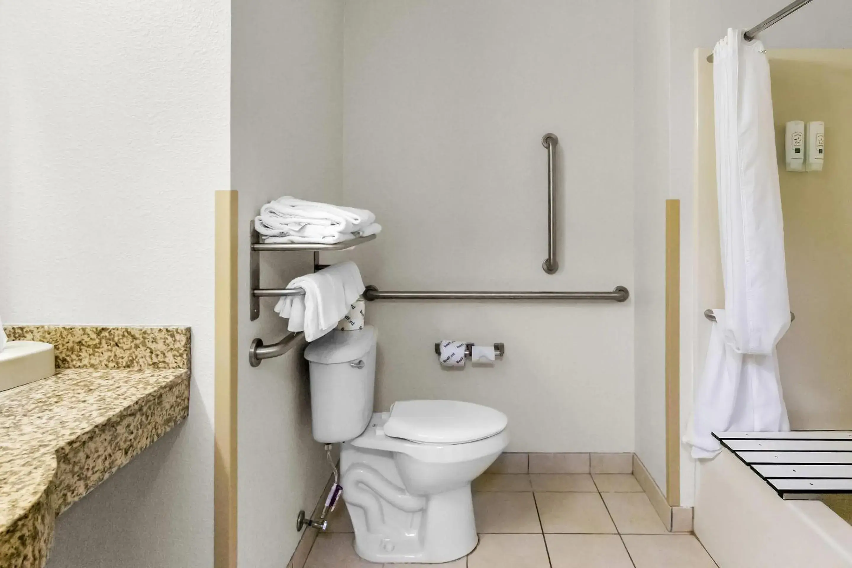 Bedroom in Quality Inn Near Interstate I94 Bedroom in Quality Inn Near Interstate I94