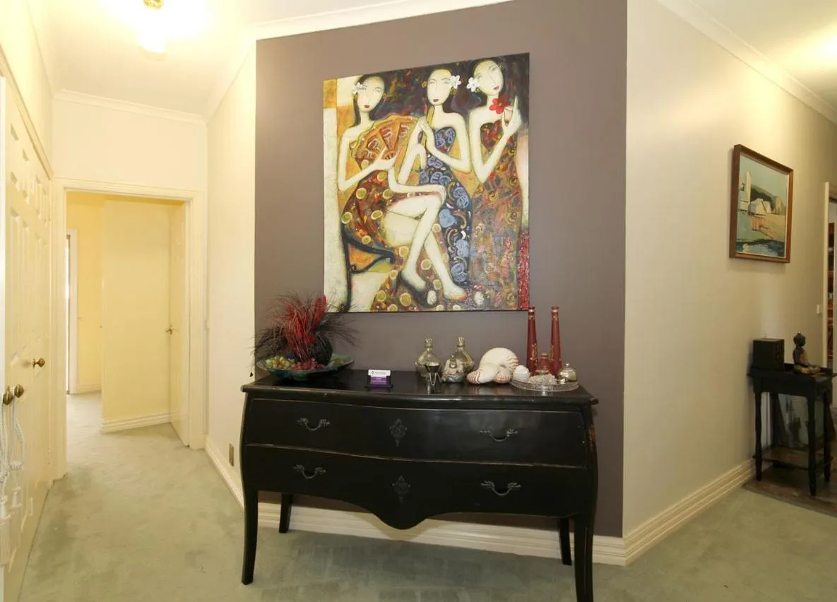 Facade/entrance in Nicholson BnB and Arts Centre