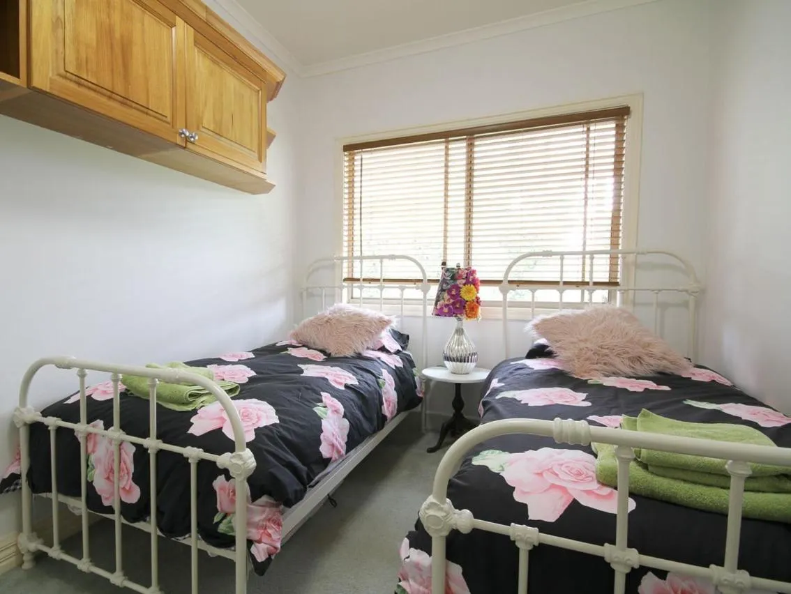 Bedroom, Bed in Nicholson BnB and Arts Centre