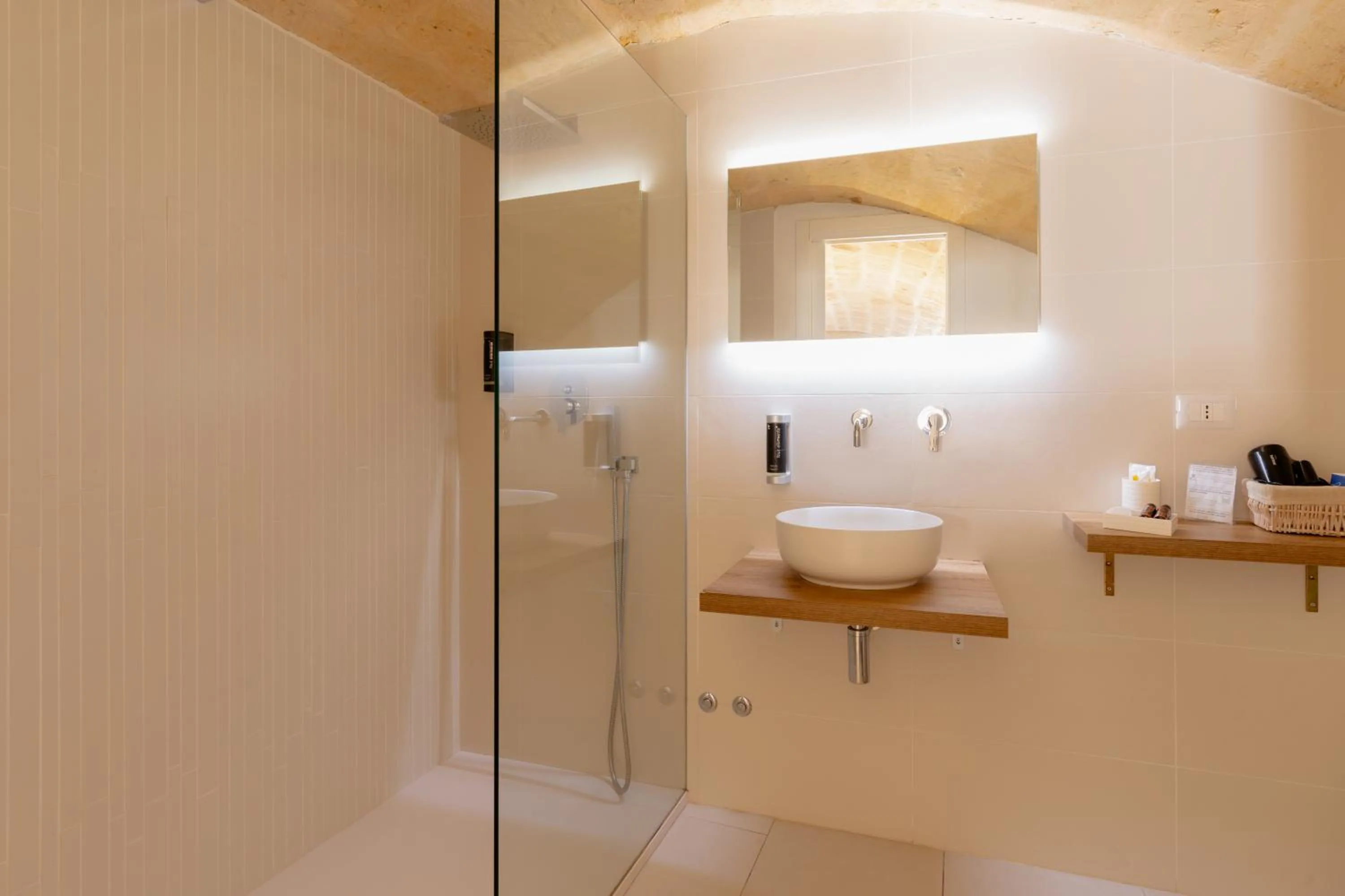 Bathroom in Endea Suite Rooms & Lounge SPA