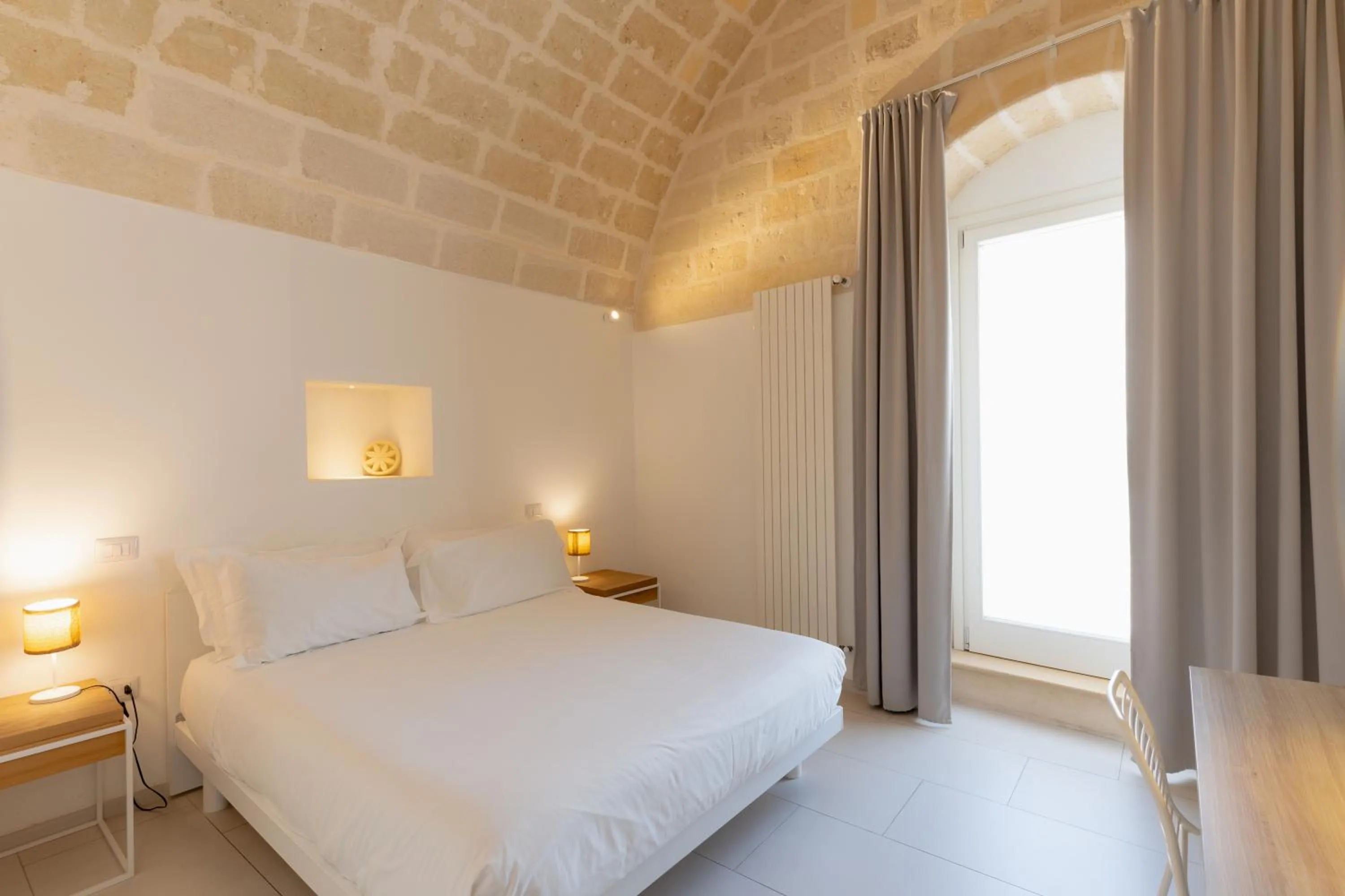 Photo of the whole room, Bed in Endea Suite Rooms & Lounge SPA