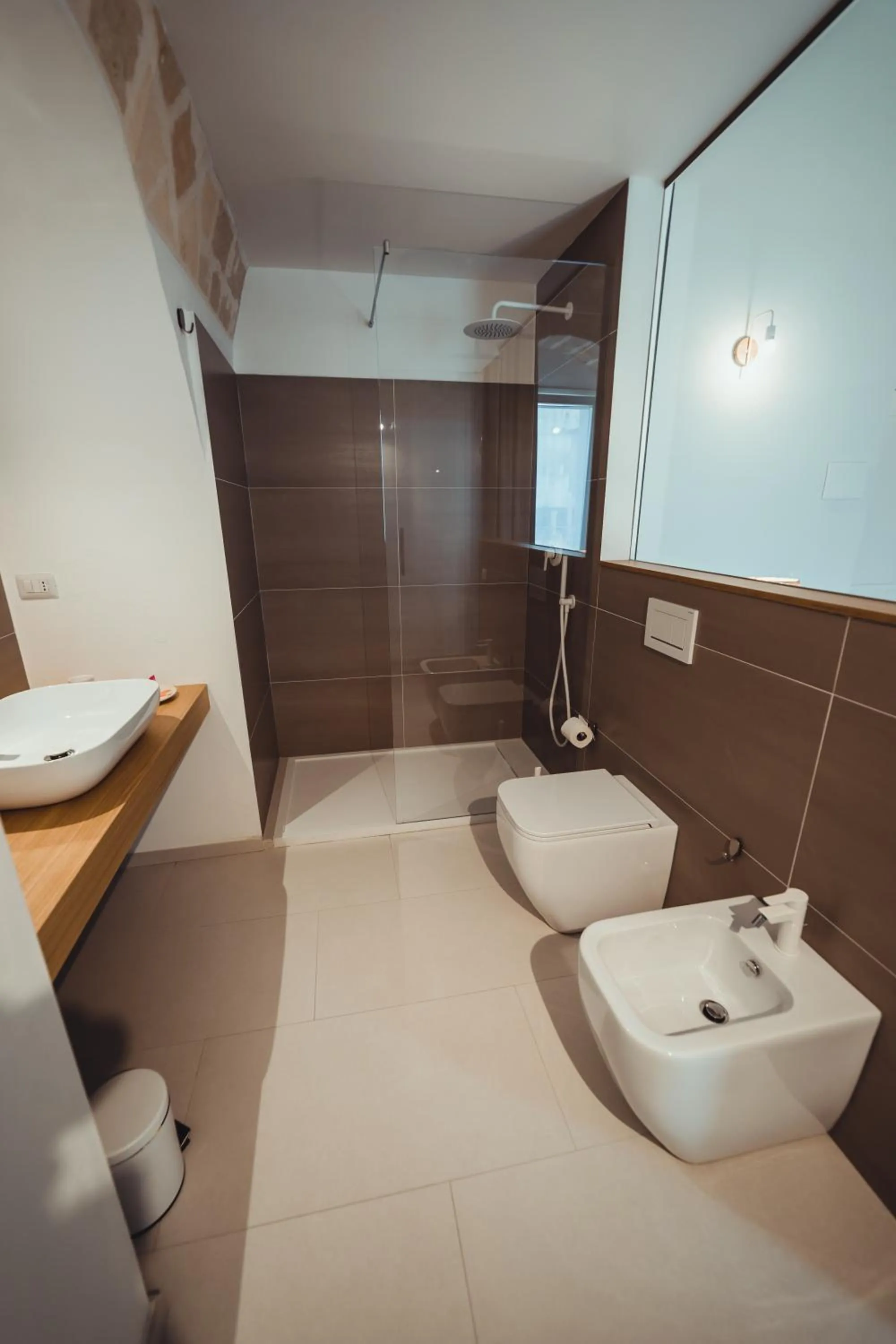 Shower in Endea Suite Rooms & Lounge SPA