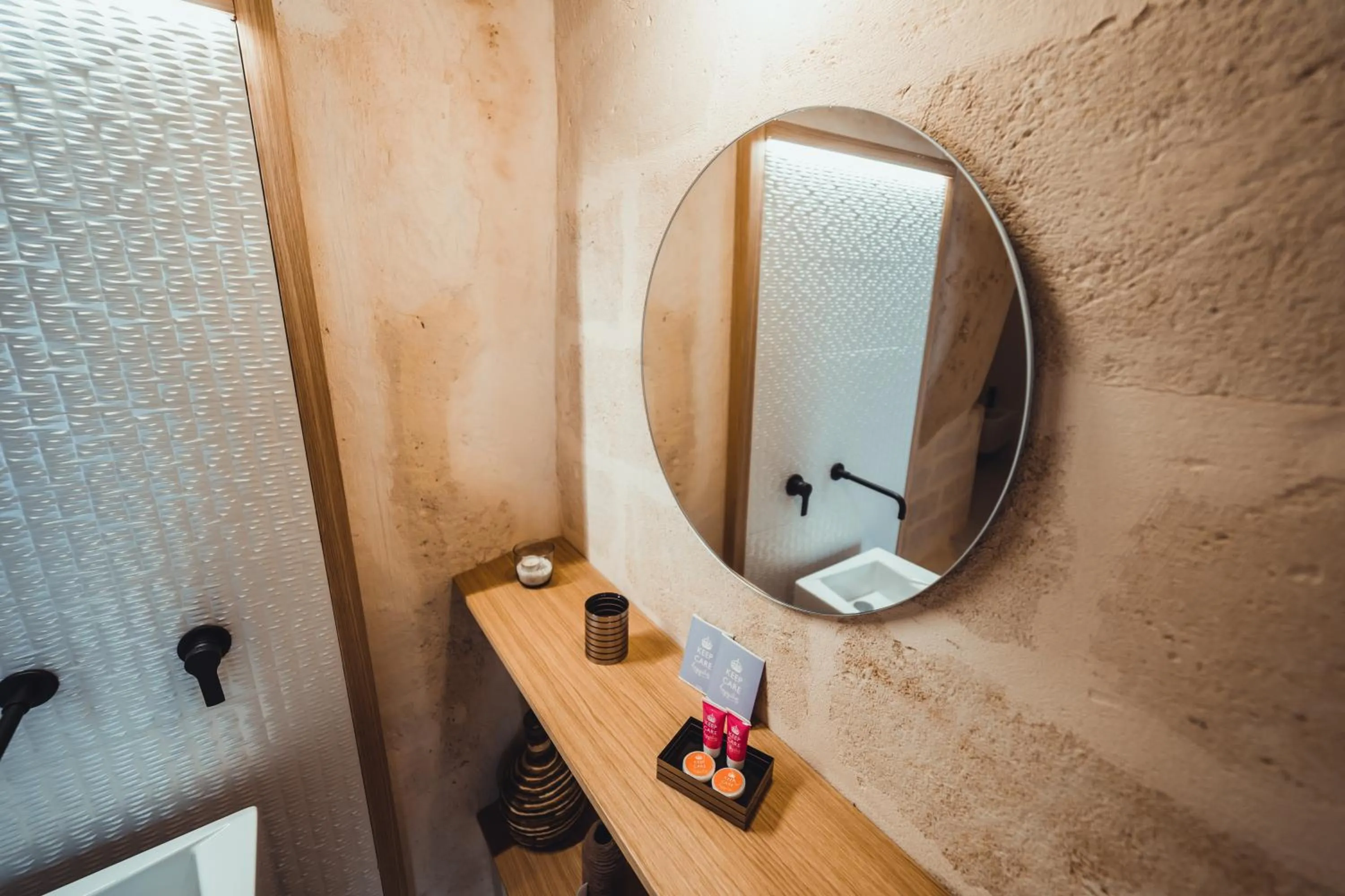 Bathroom in Endea Suite Rooms & Lounge SPA