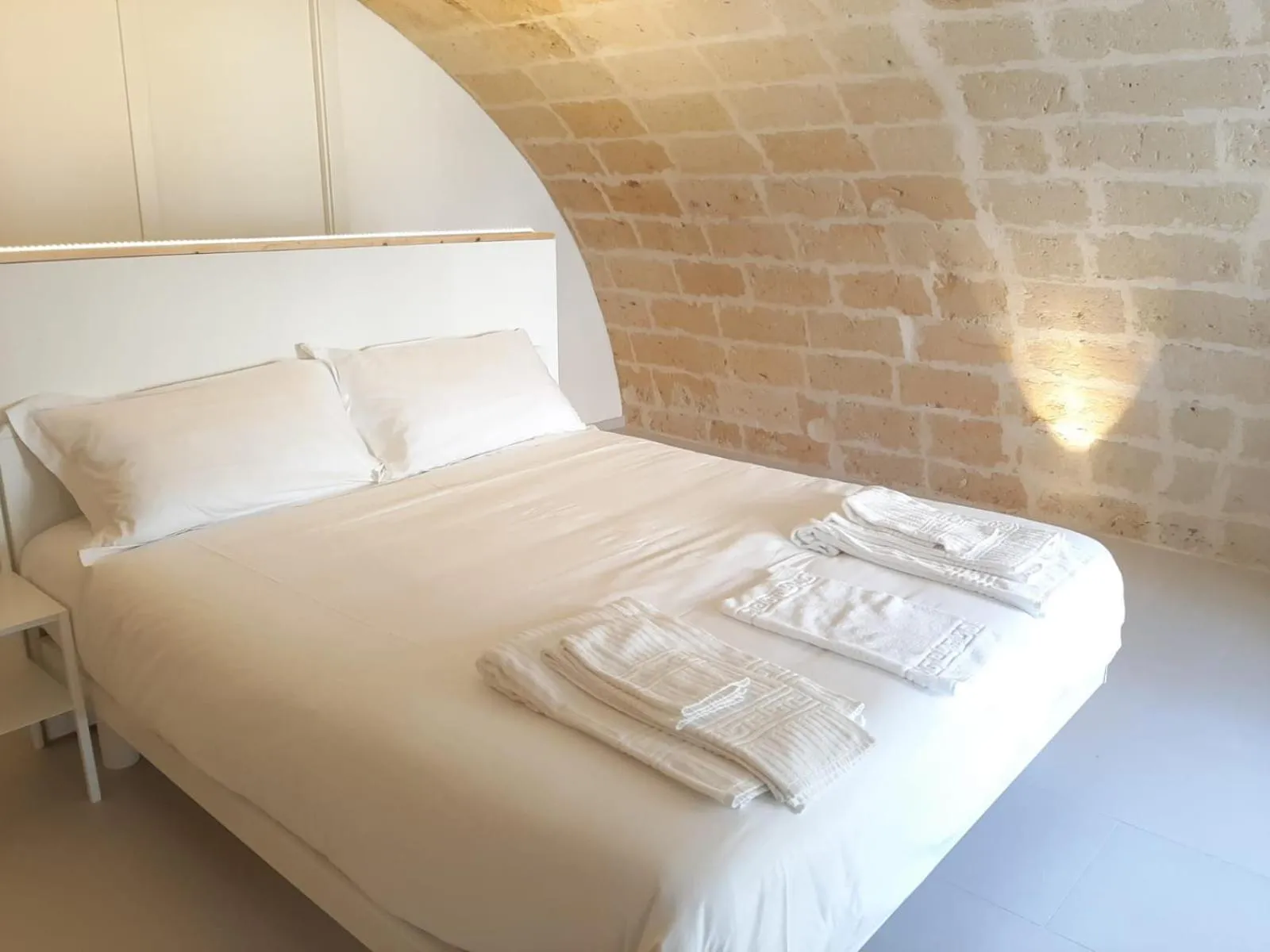 Bedroom, Bed in Endea Suite Rooms & Lounge SPA