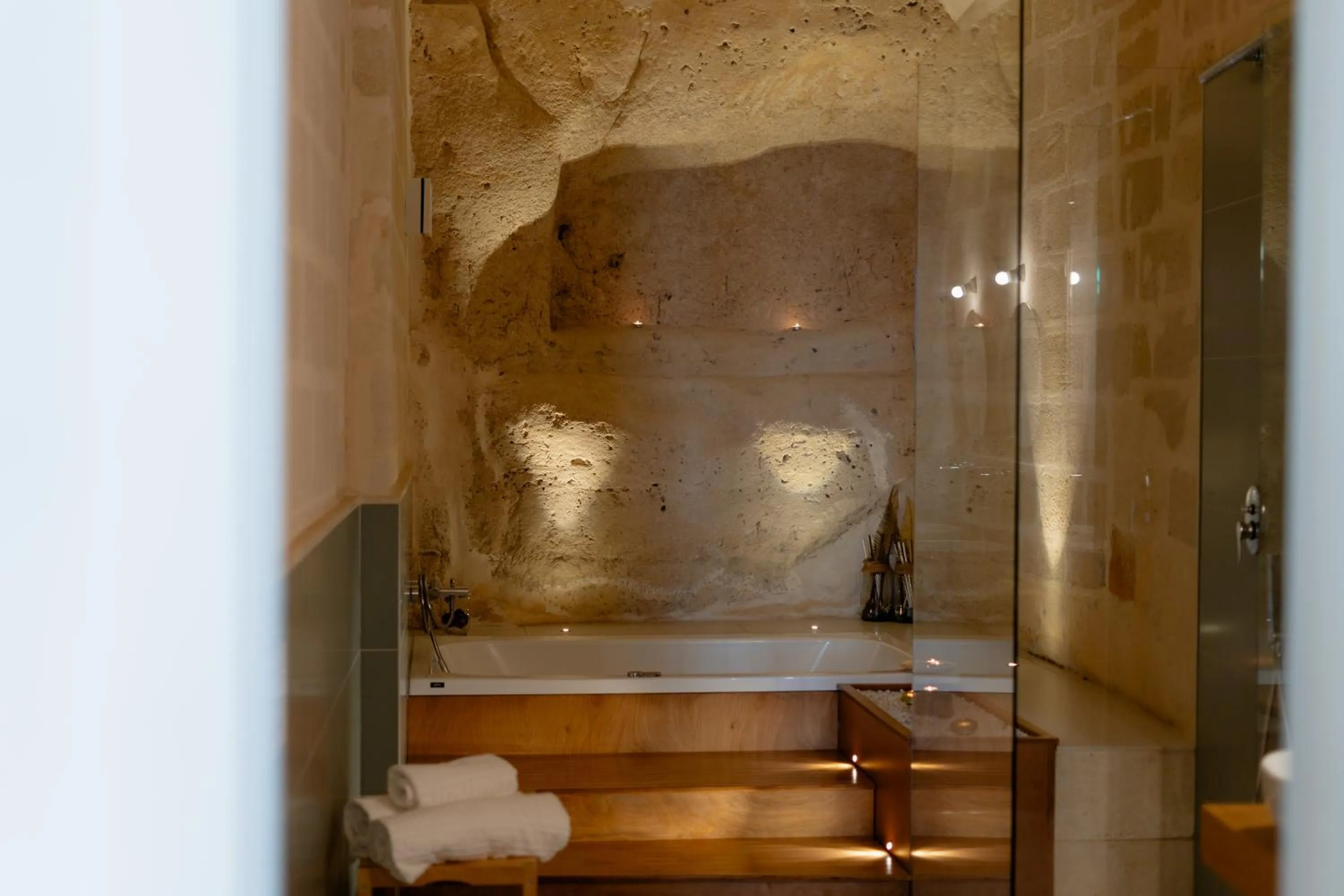 Shower in Endea Suite Rooms & Lounge SPA