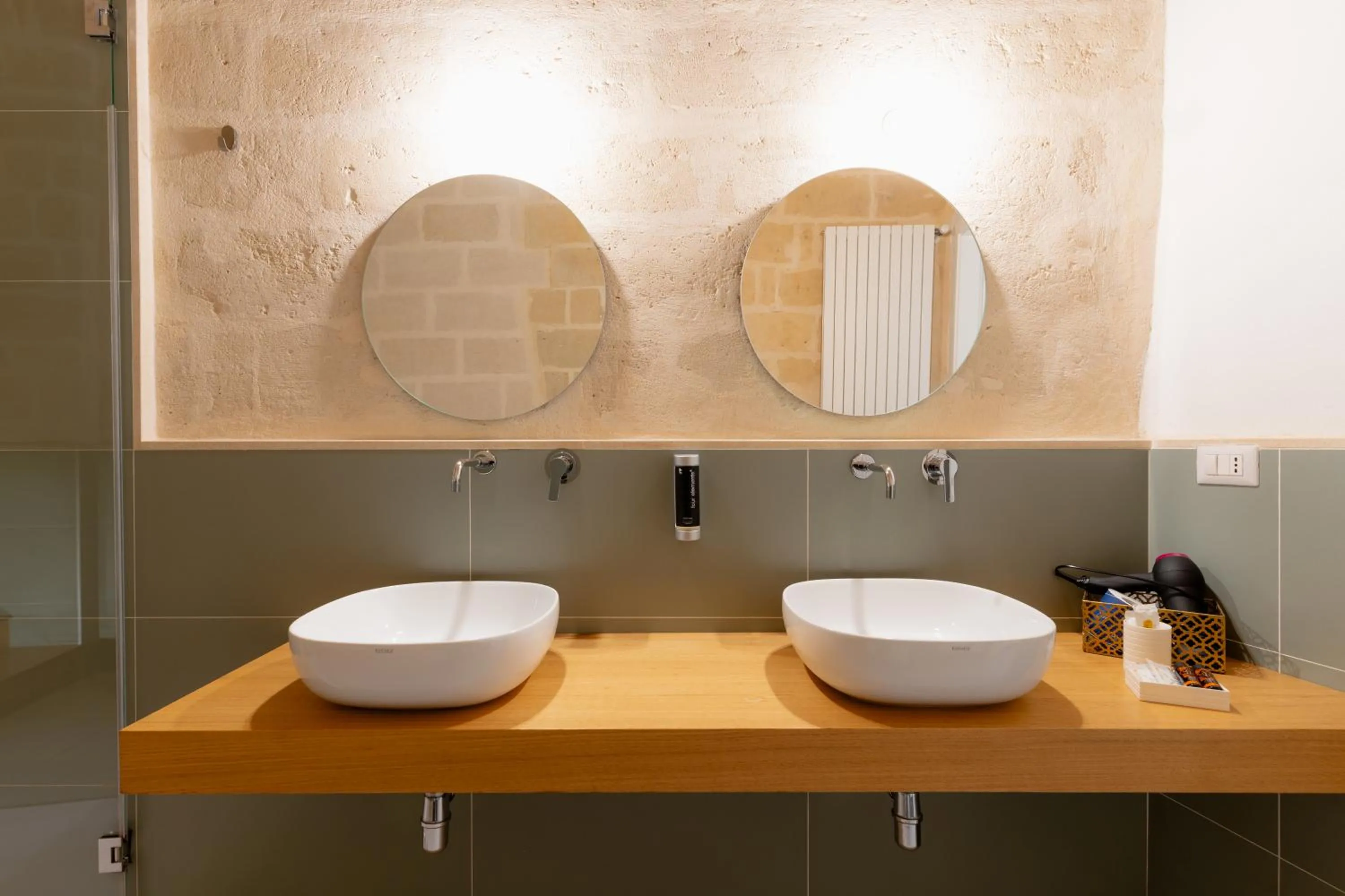 Bathroom in Endea Suite Rooms & Lounge SPA