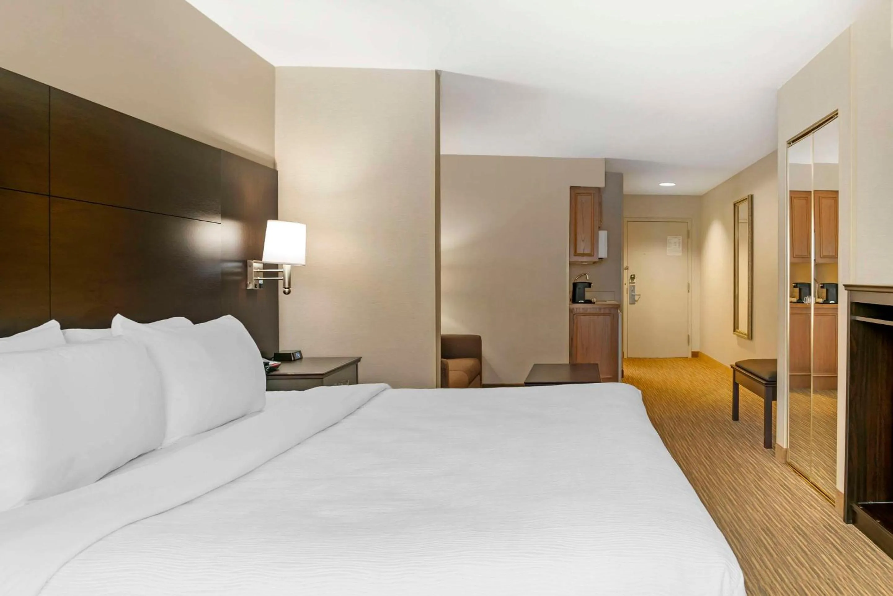 Bedroom, Bed in Quality Inn & Suites Monroe