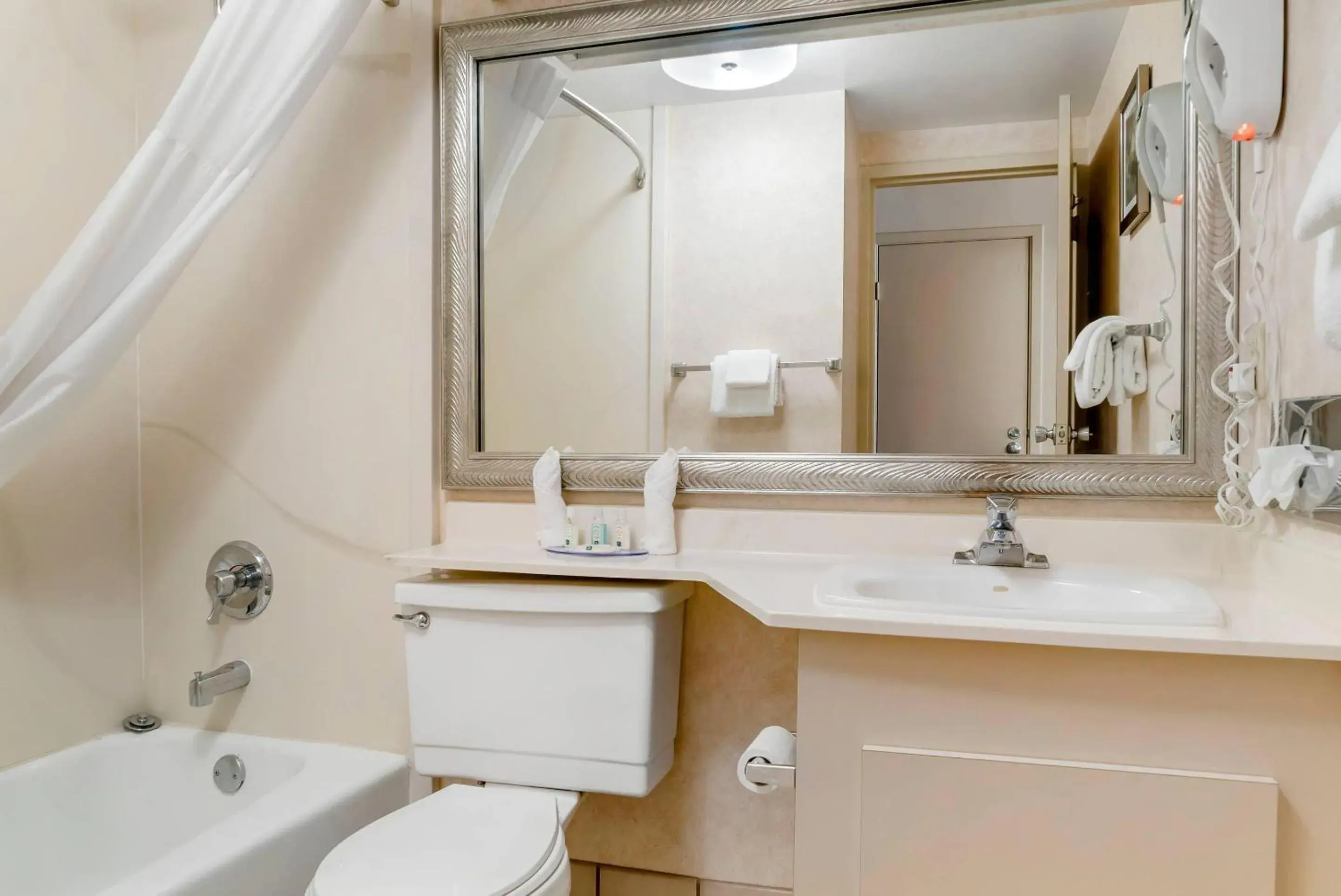 Bedroom in Quality Inn & Suites Monroe Bedroom in Quality Inn & Suites Monroe