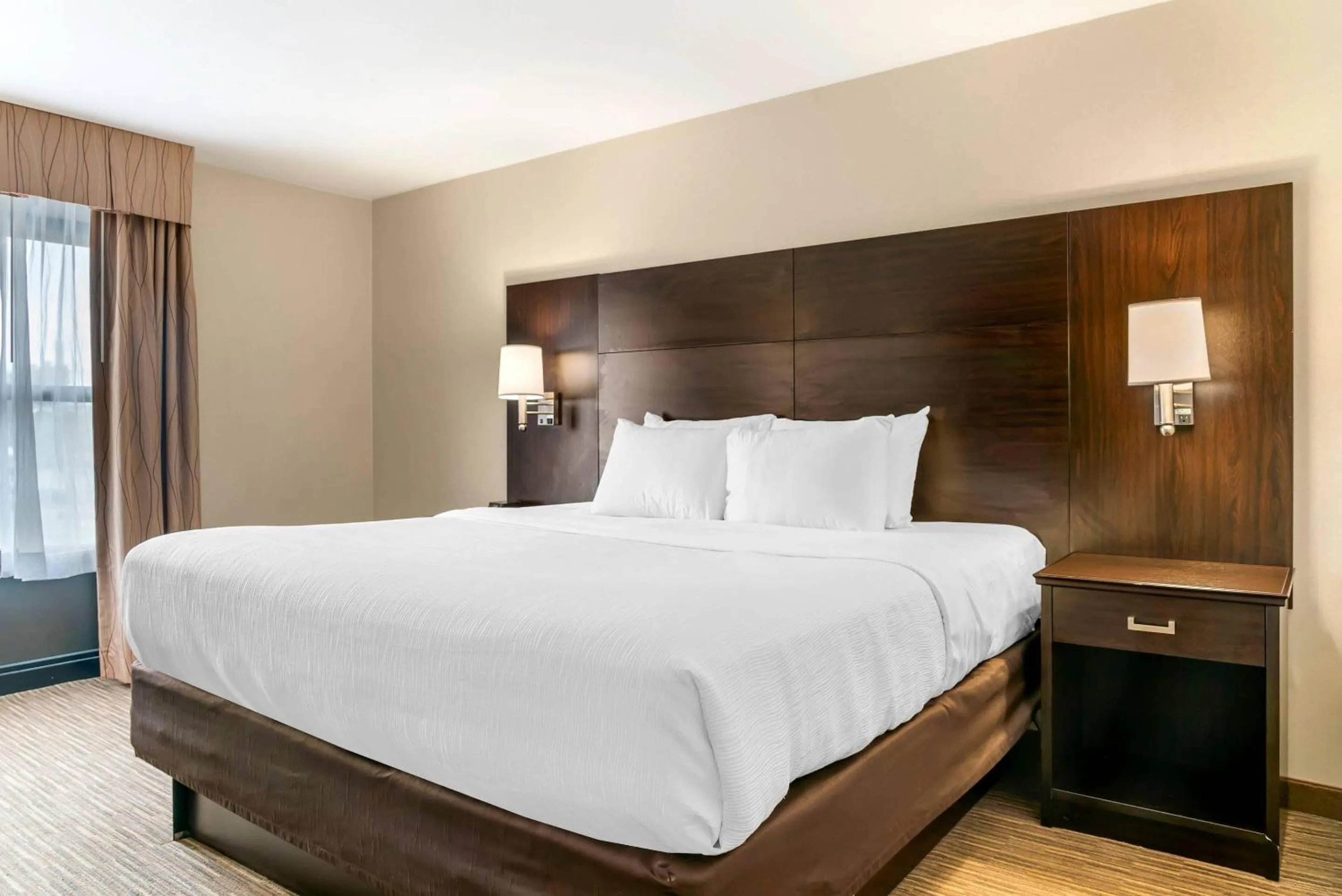 Bedroom, Bed in Quality Inn & Suites Monroe