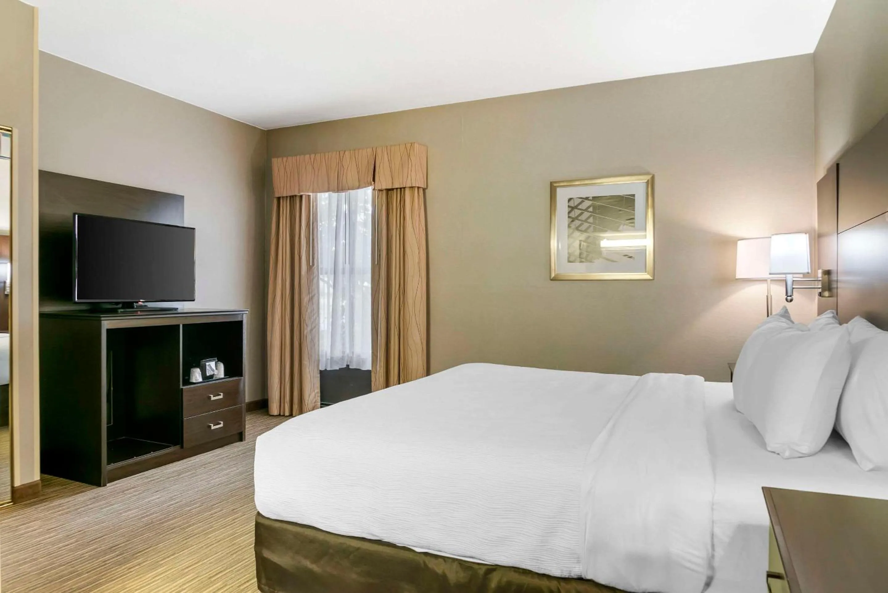 Bedroom, Bed in Quality Inn & Suites Monroe