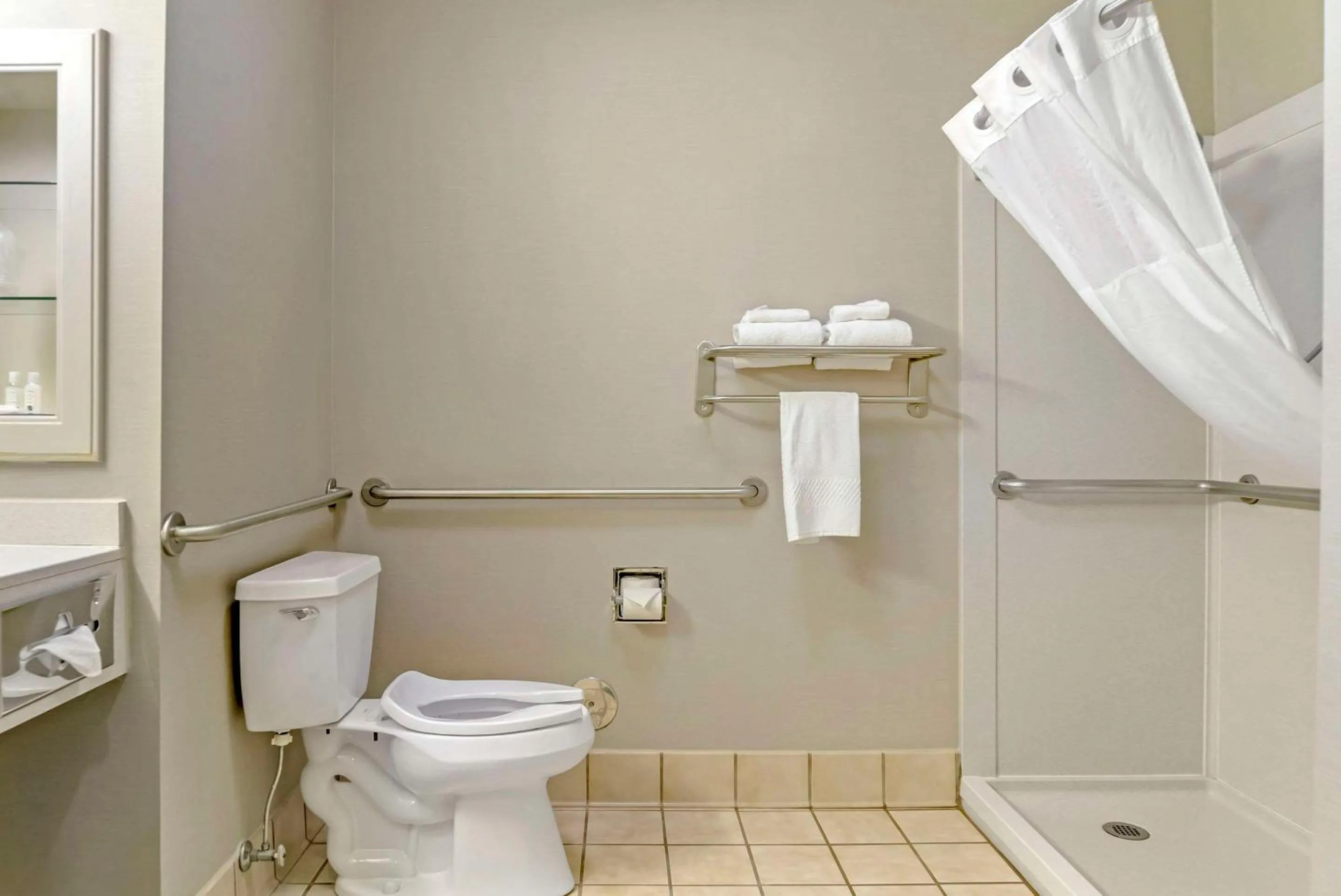 Bedroom in Quality Inn & Suites Monroe