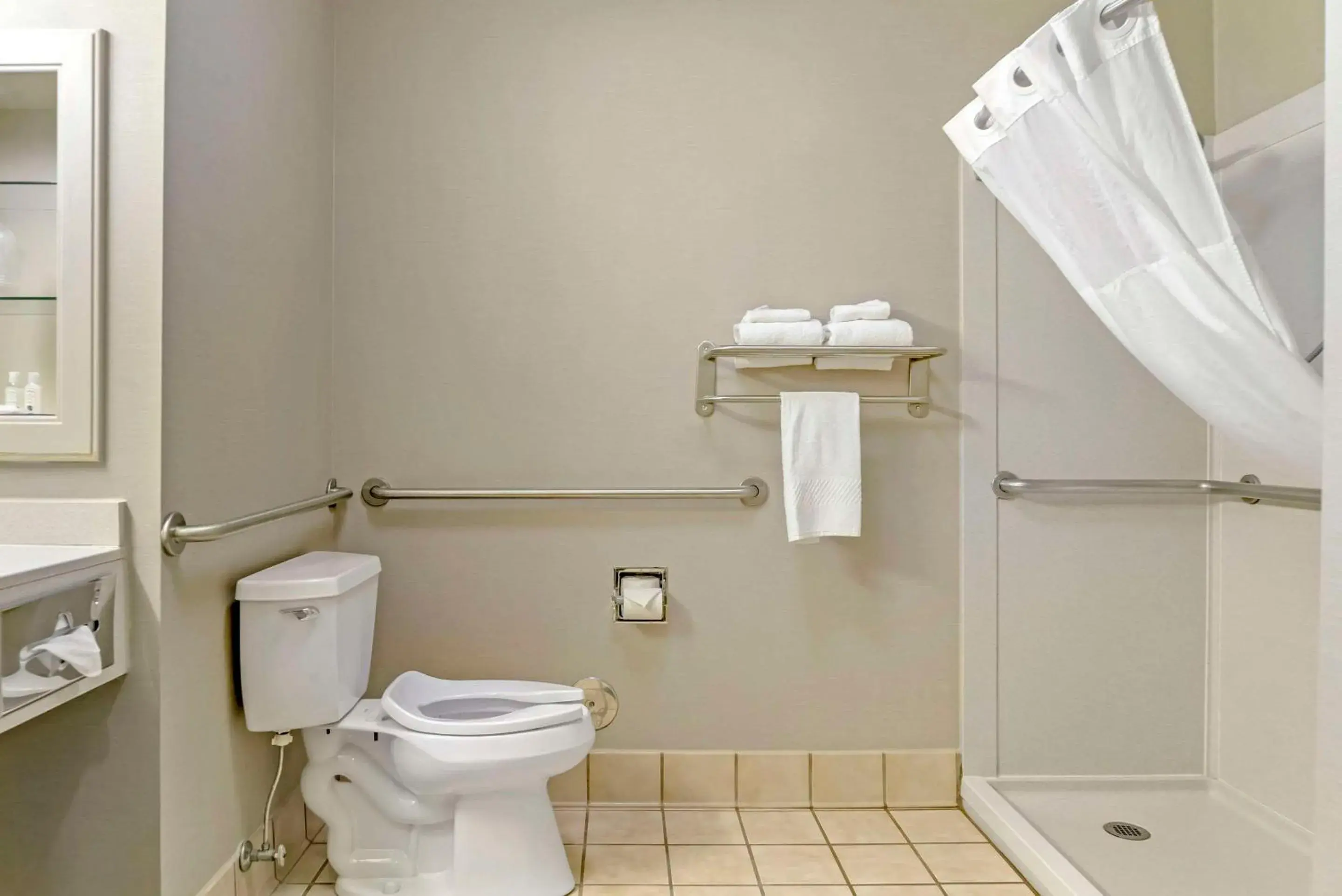 Bedroom in Quality Inn & Suites Monroe Bedroom in Quality Inn & Suites Monroe