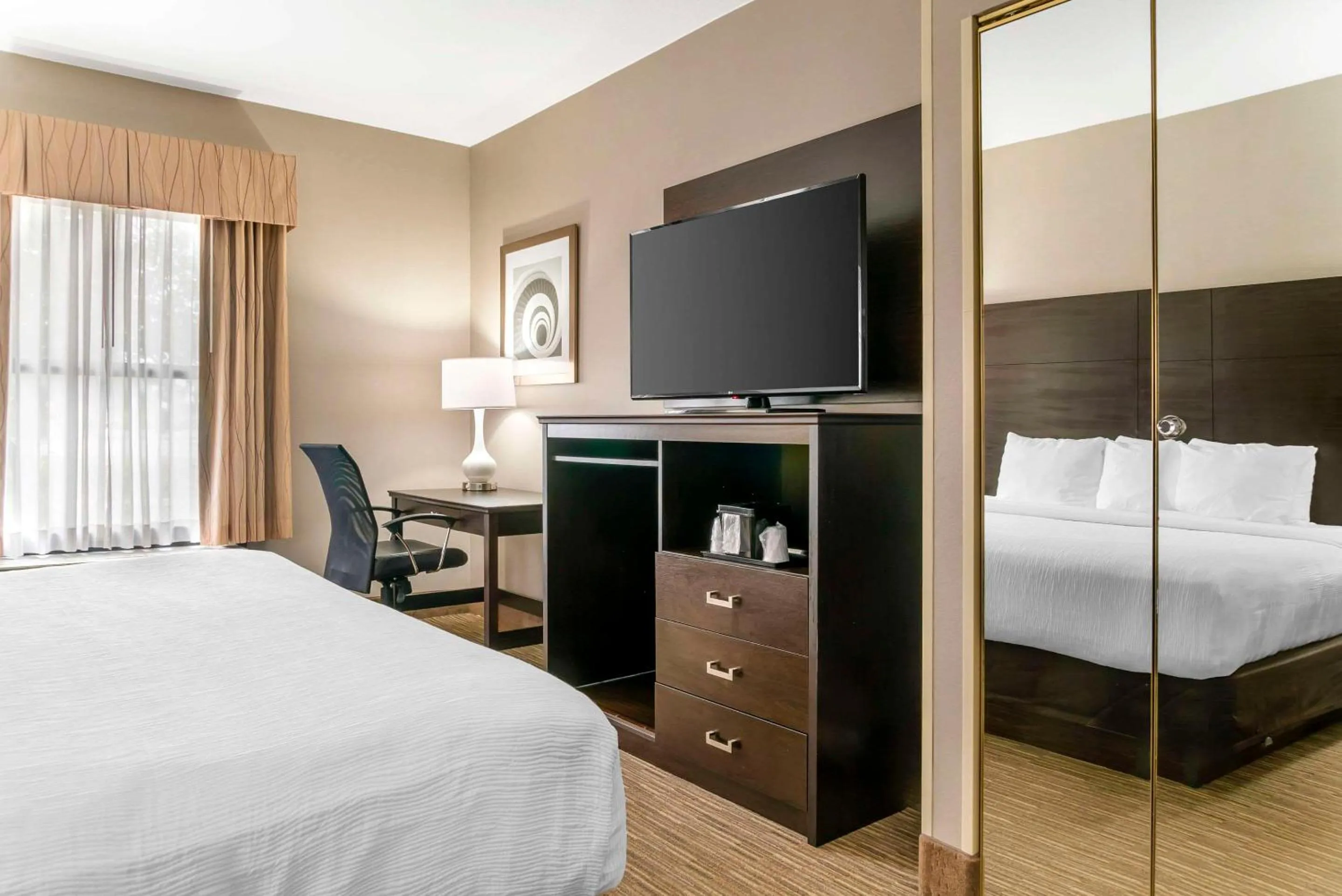 Bedroom, Bed in Quality Inn & Suites Monroe