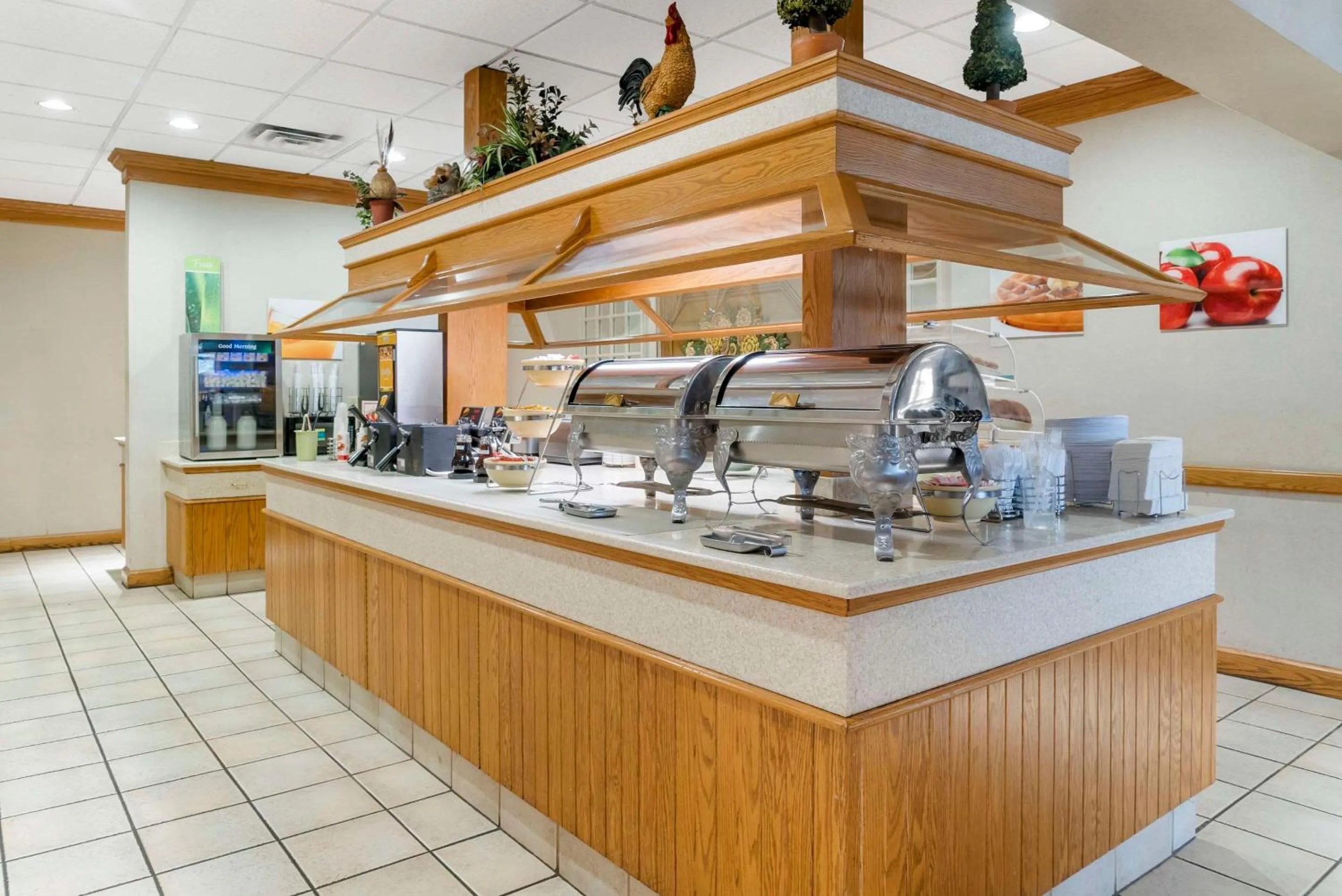 Breakfast in Quality Inn & Suites Monroe