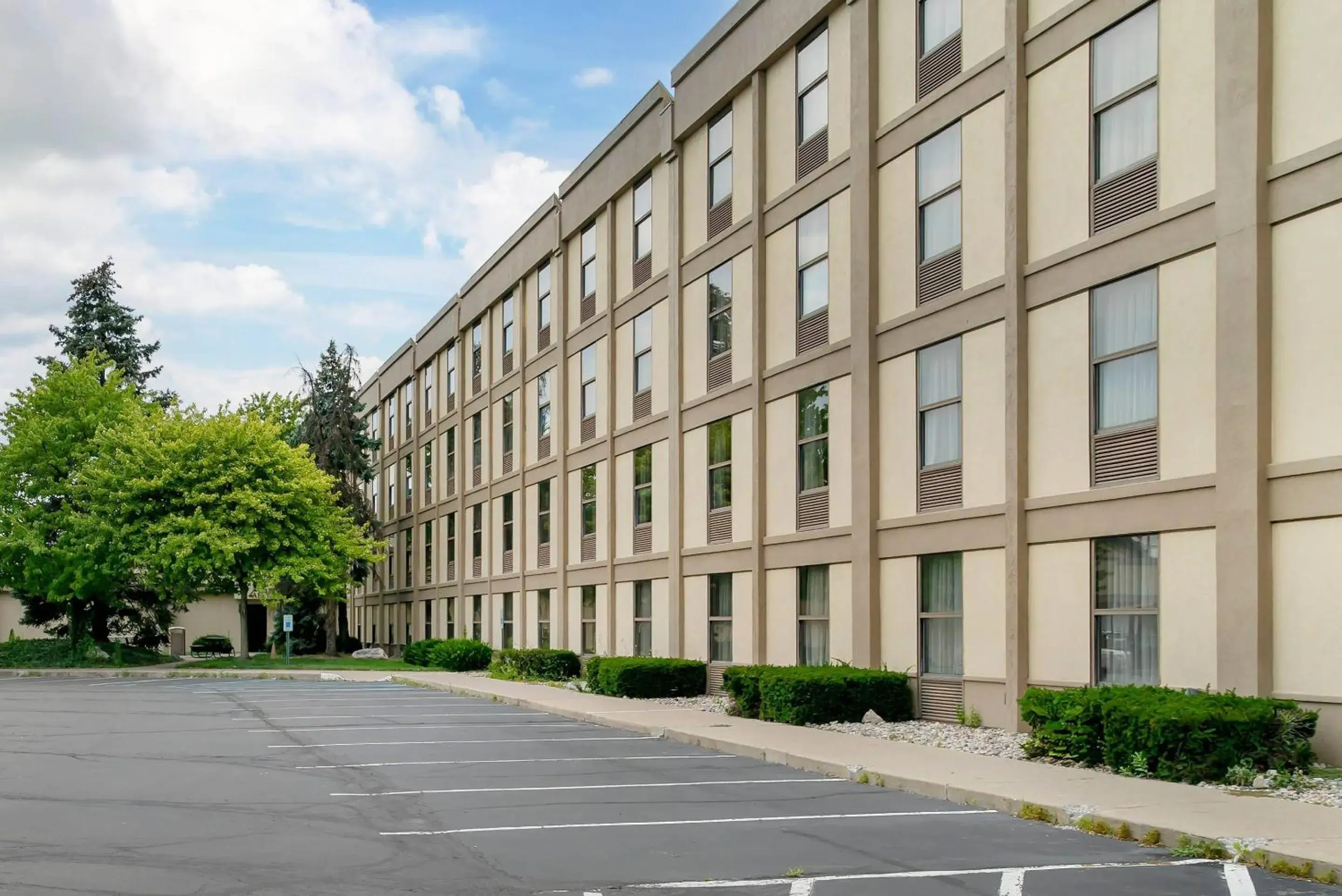 Property building in Quality Inn & Suites Monroe Property building in Quality Inn & Suites Monroe