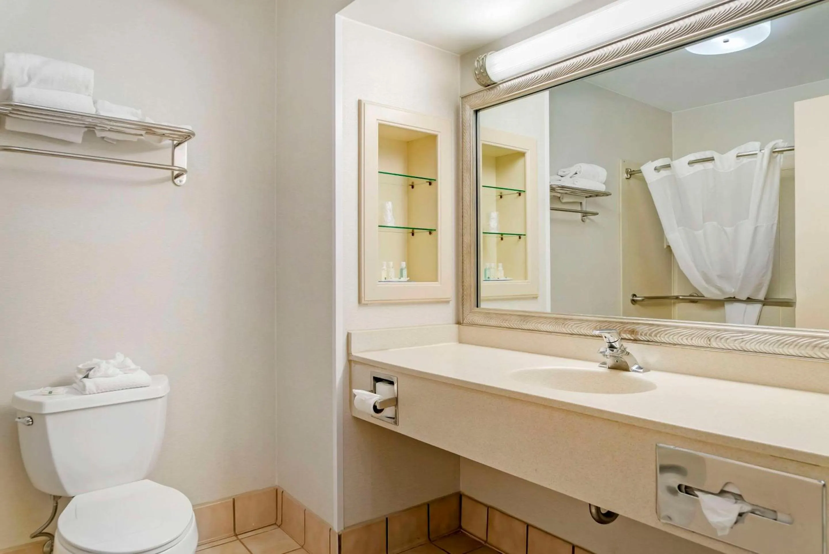 Bedroom in Quality Inn & Suites Monroe