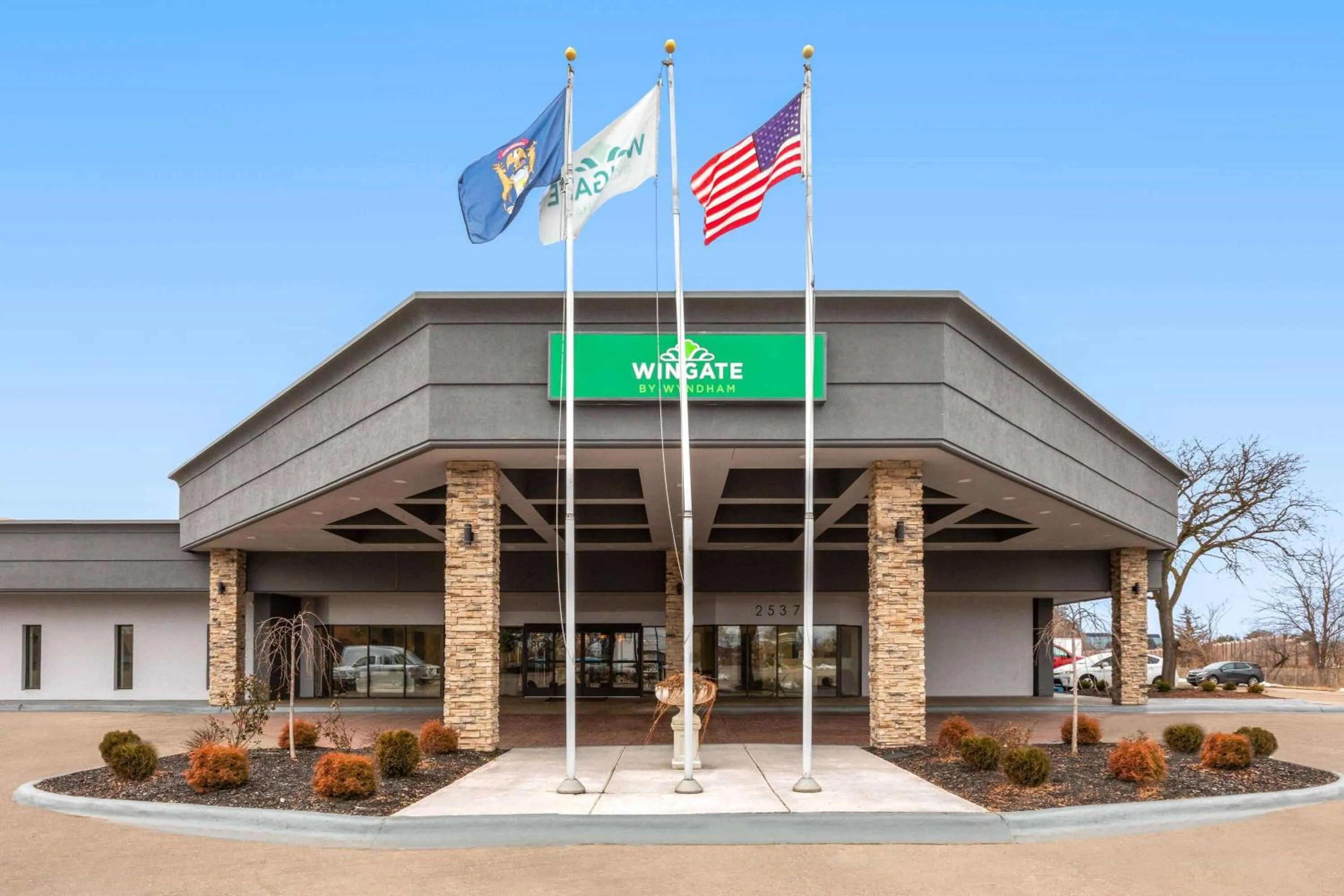 Property building in Wingate by Wyndham Troy