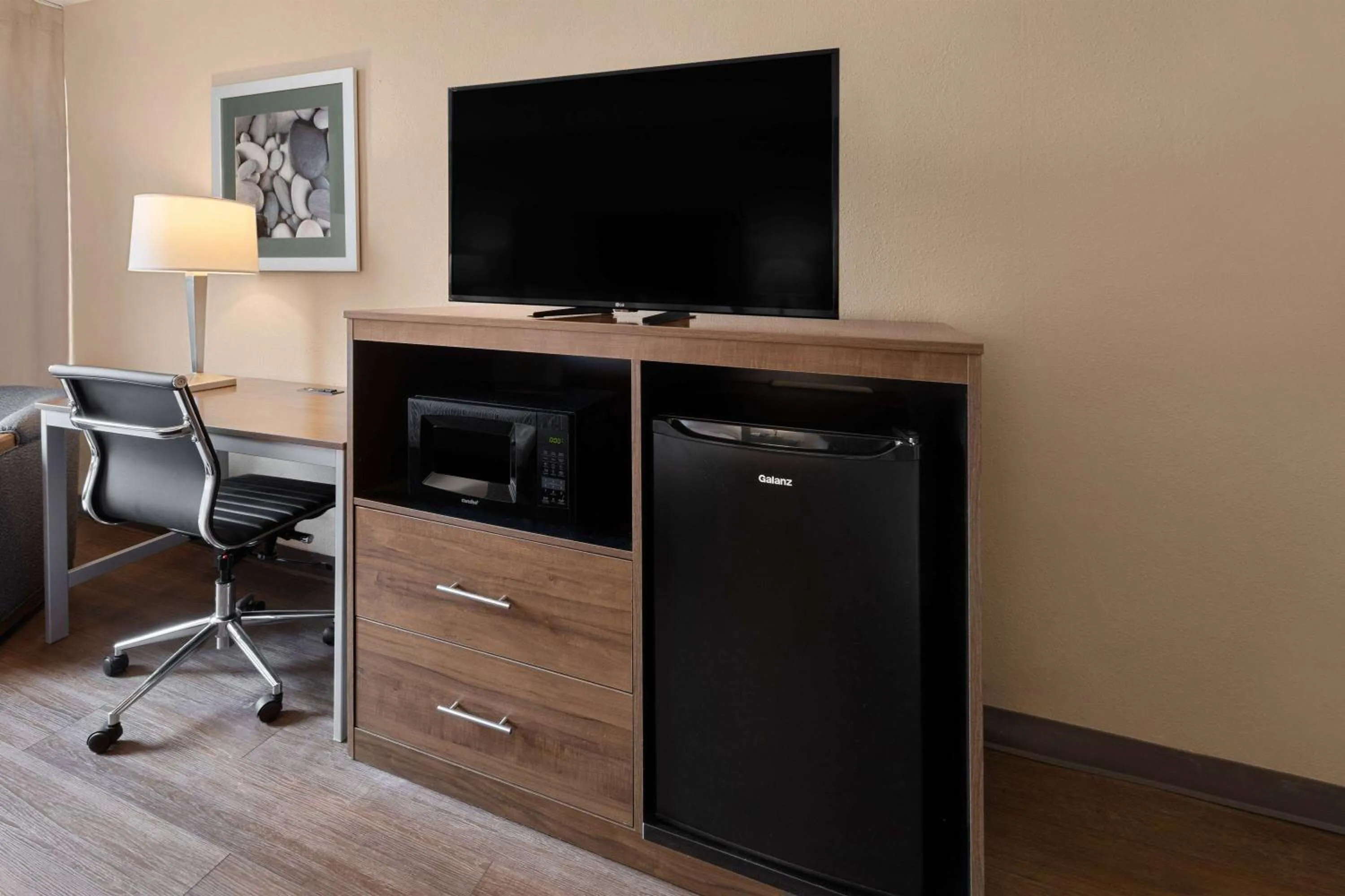 Photo of the whole room in Wingate by Wyndham Troy