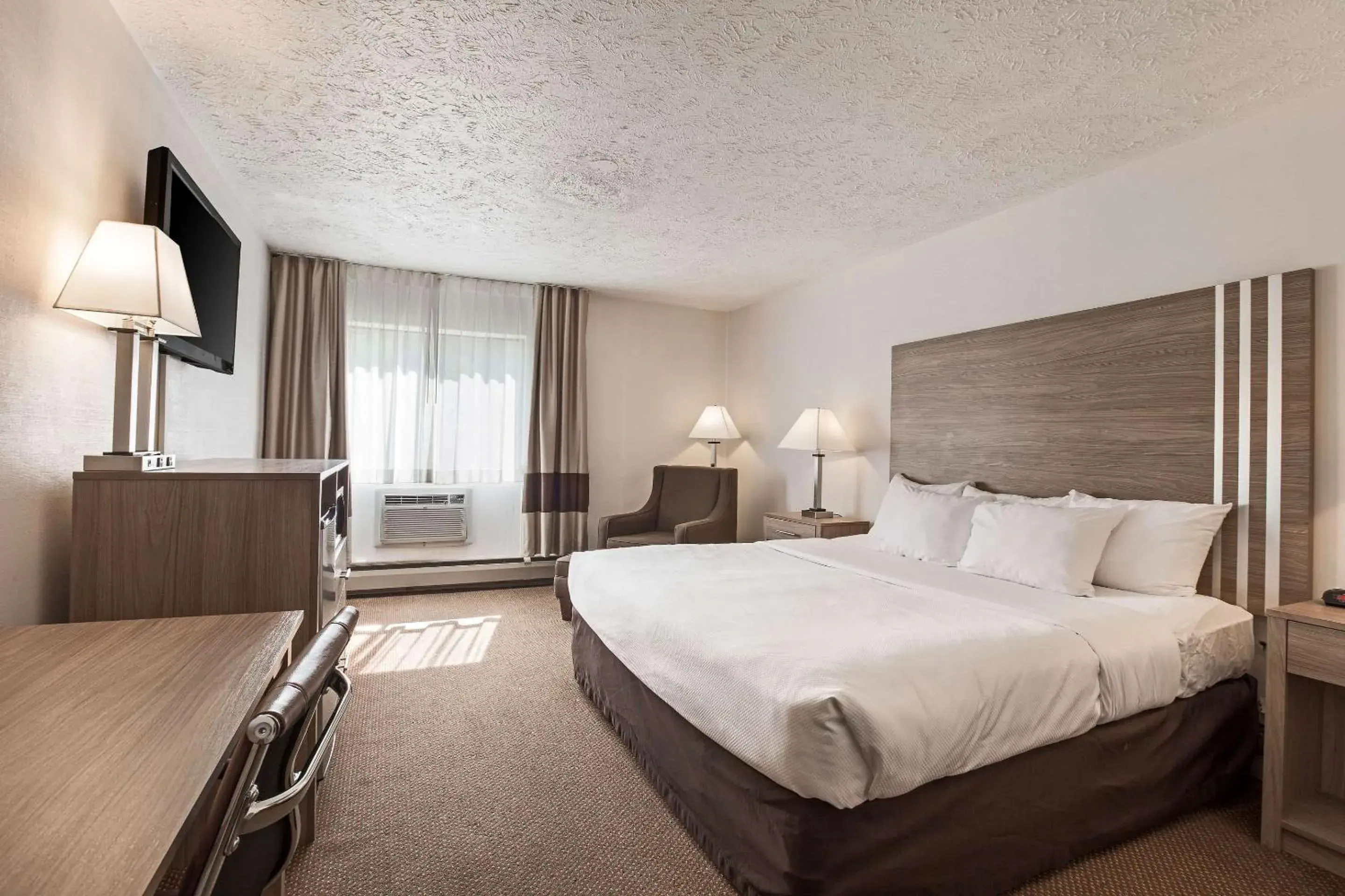 King Room - Non-Smoking in Quality Inn Petoskey-Harbor Springs King Room - Non-Smoking in Quality Inn Petoskey-Harbor Springs