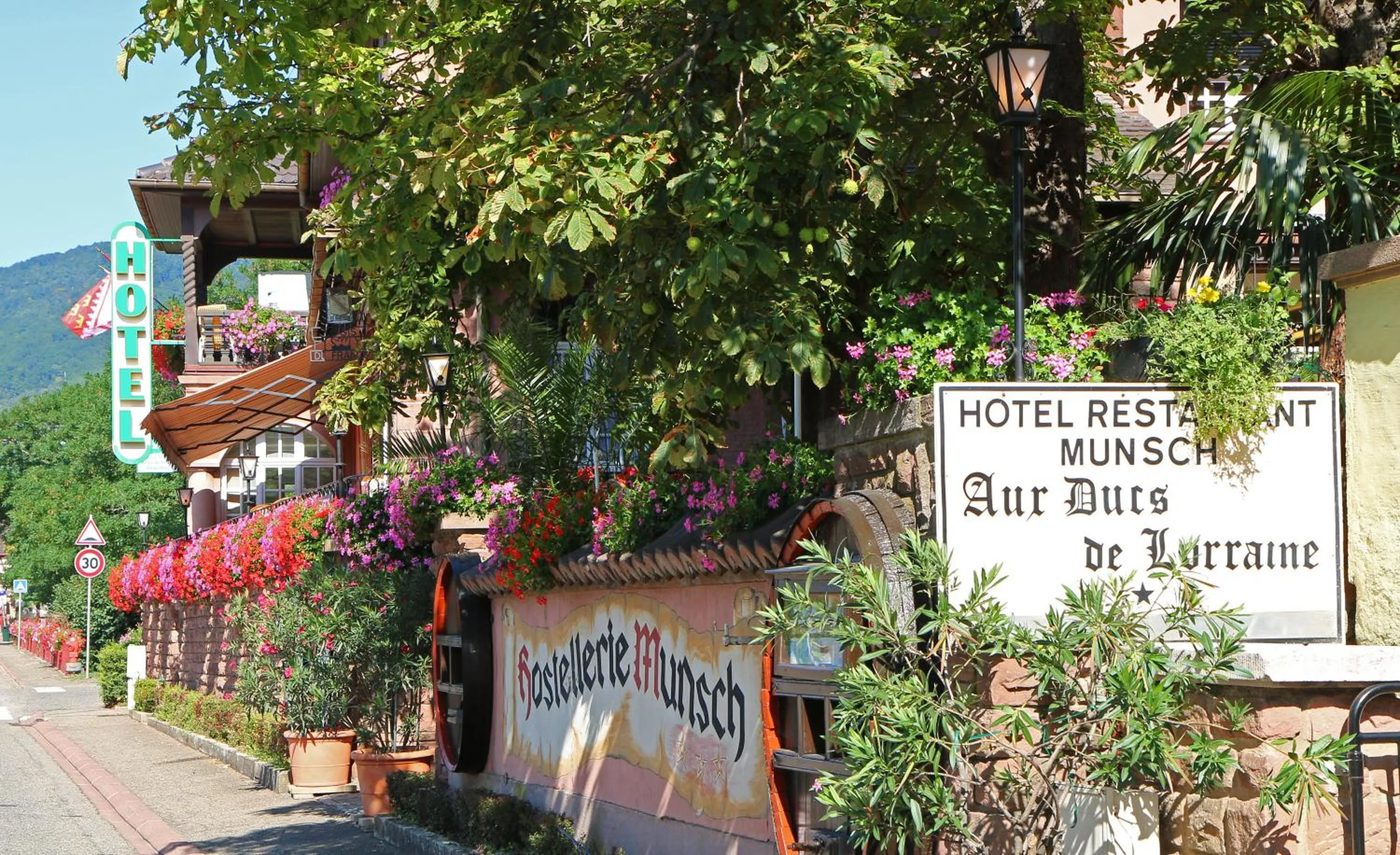Property logo or sign in Hotel Munsch Restaurant & Wellness, Colmar Nord - Haut-Koenigsbourg