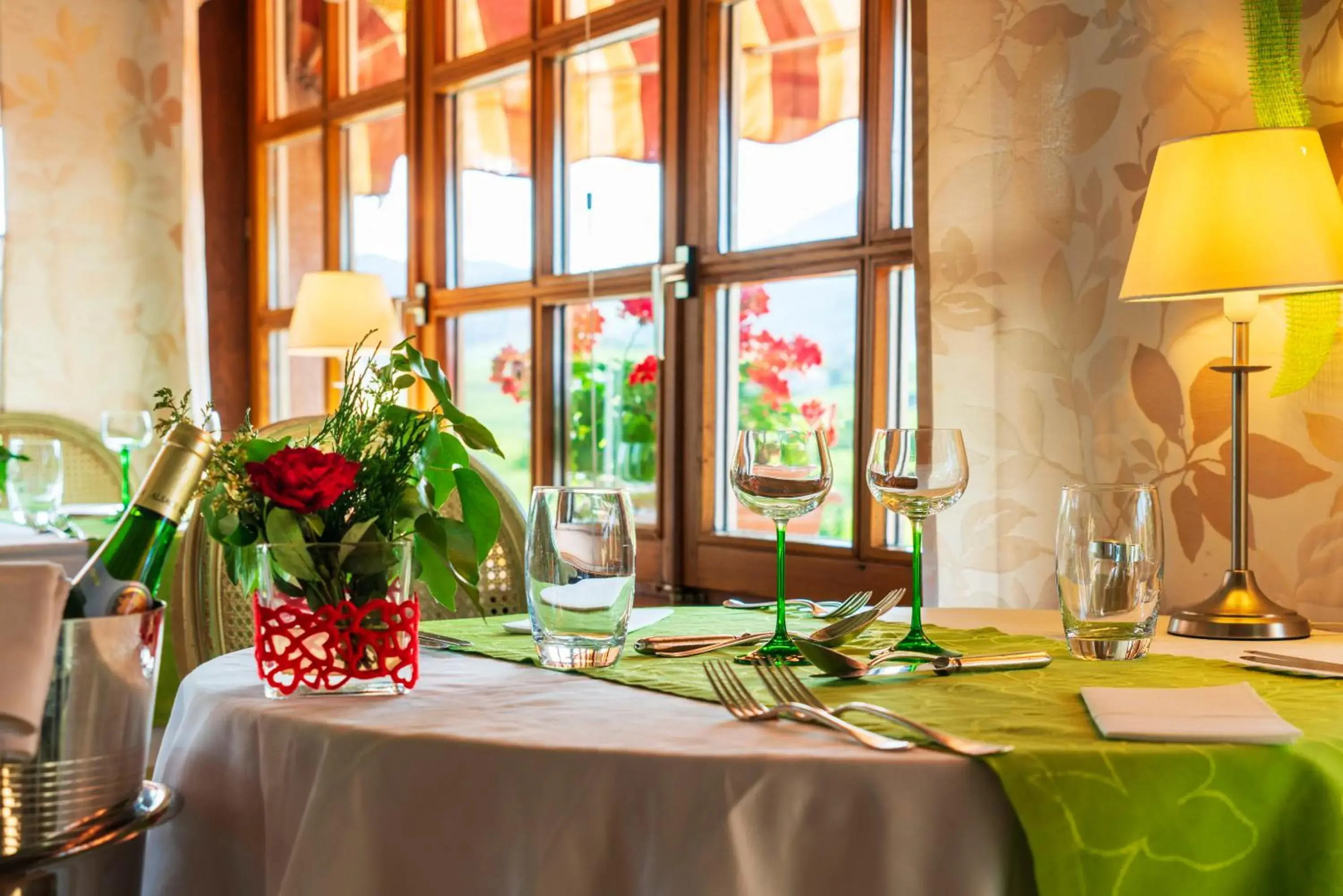 Restaurant/places to eat in Hotel Munsch Restaurant & Wellness, Colmar Nord - Haut-Koenigsbourg Restaurant/places to eat in Hotel Munsch Restaurant & Wellness, Colmar Nord - Haut-Koenigsbourg