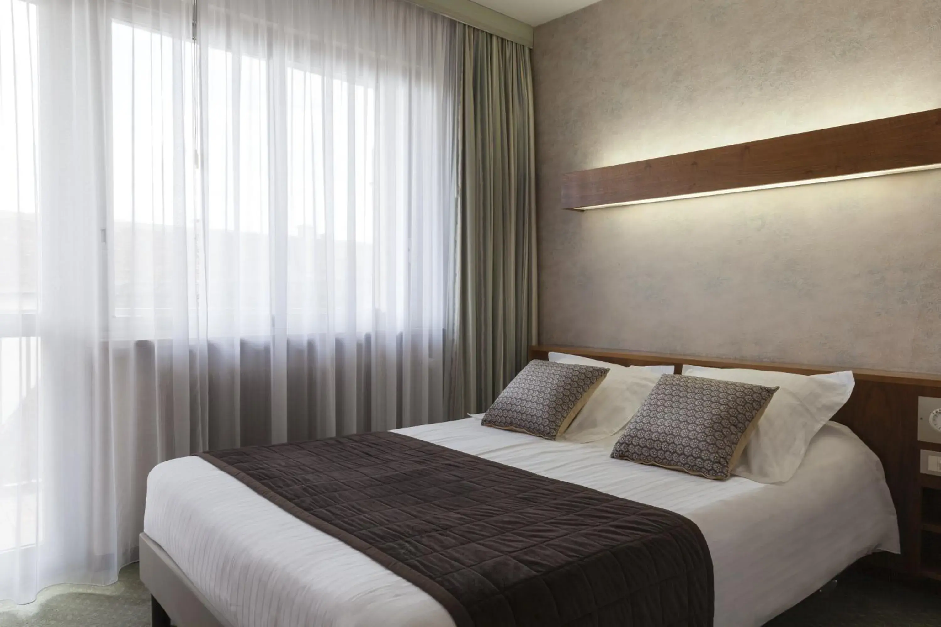 Bedroom, Bed in Hotel Munsch Restaurant & Wellness, Colmar Nord - Haut-Koenigsbourg Bedroom, Bed in Hotel Munsch Restaurant & Wellness, Colmar Nord - Haut-Koenigsbourg