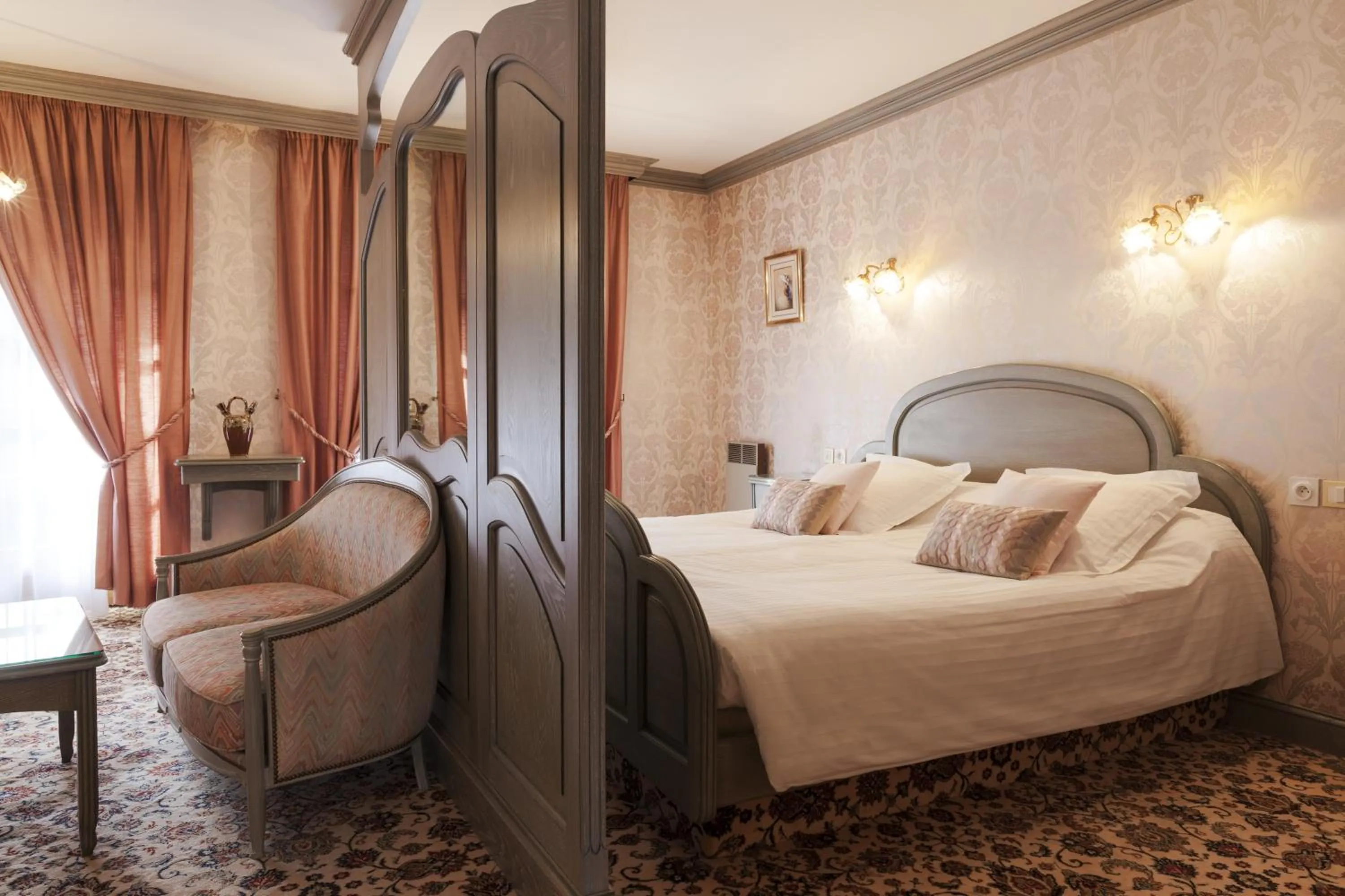 Bed in Hotel Munsch Restaurant & Wellness, Colmar Nord - Haut-Koenigsbourg