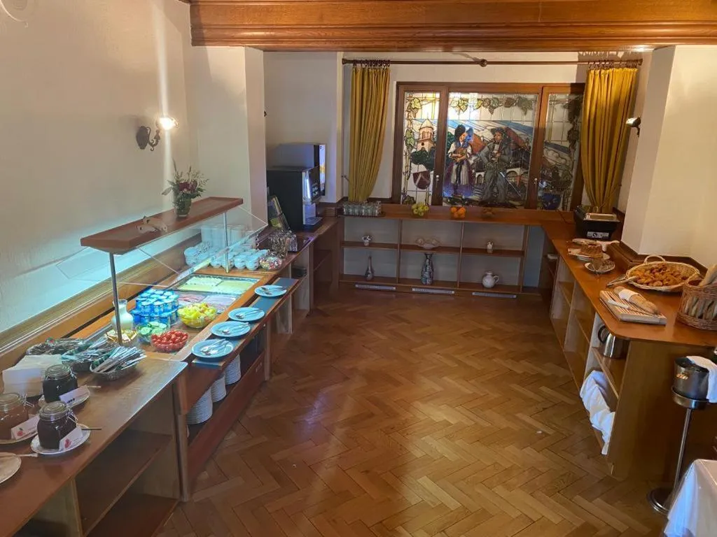 Buffet breakfast in Hotel Munsch Restaurant & Wellness, Colmar Nord - Haut-Koenigsbourg
