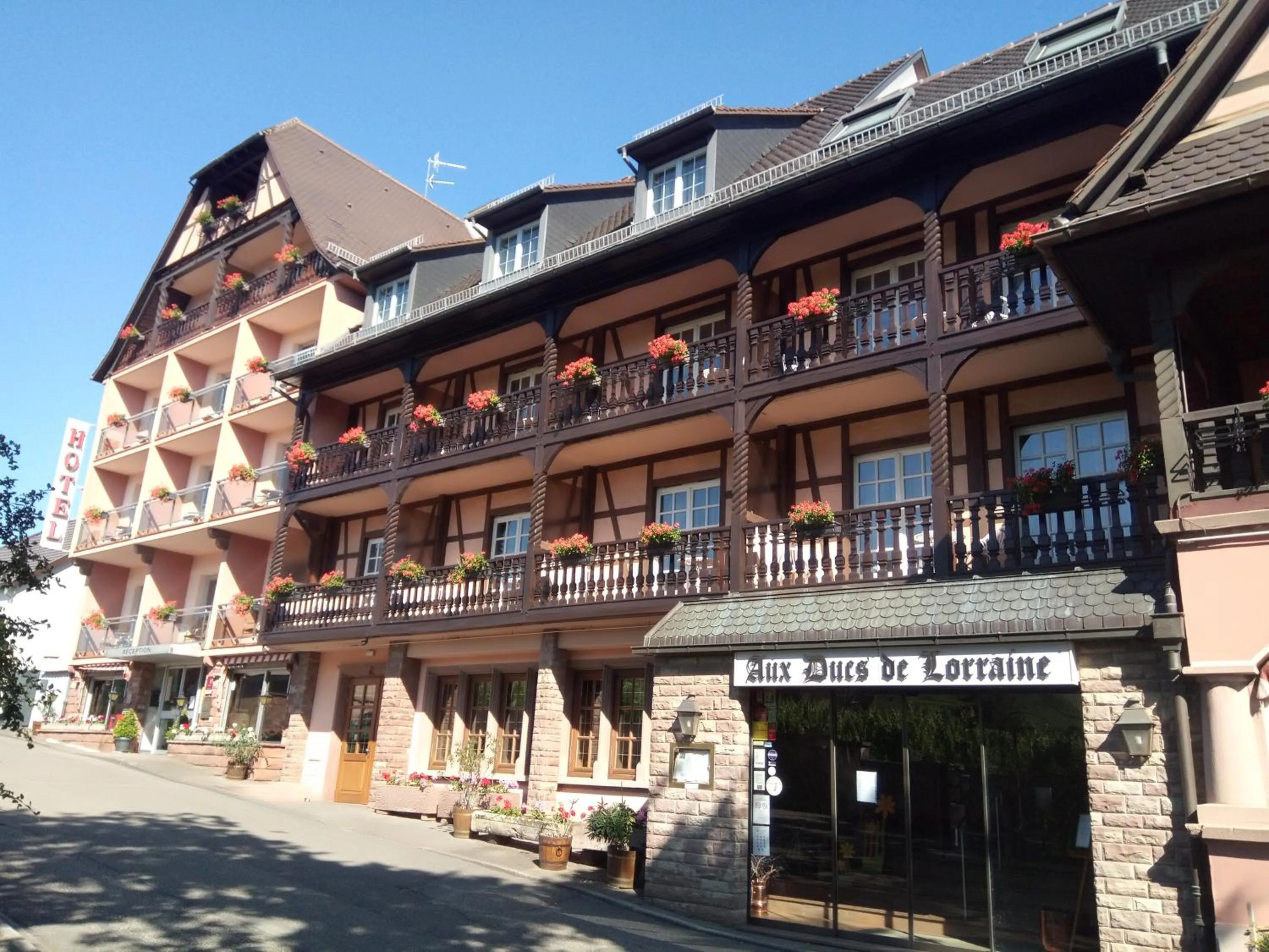 Property building in Hotel Munsch Restaurant & Wellness, Colmar Nord - Haut-Koenigsbourg