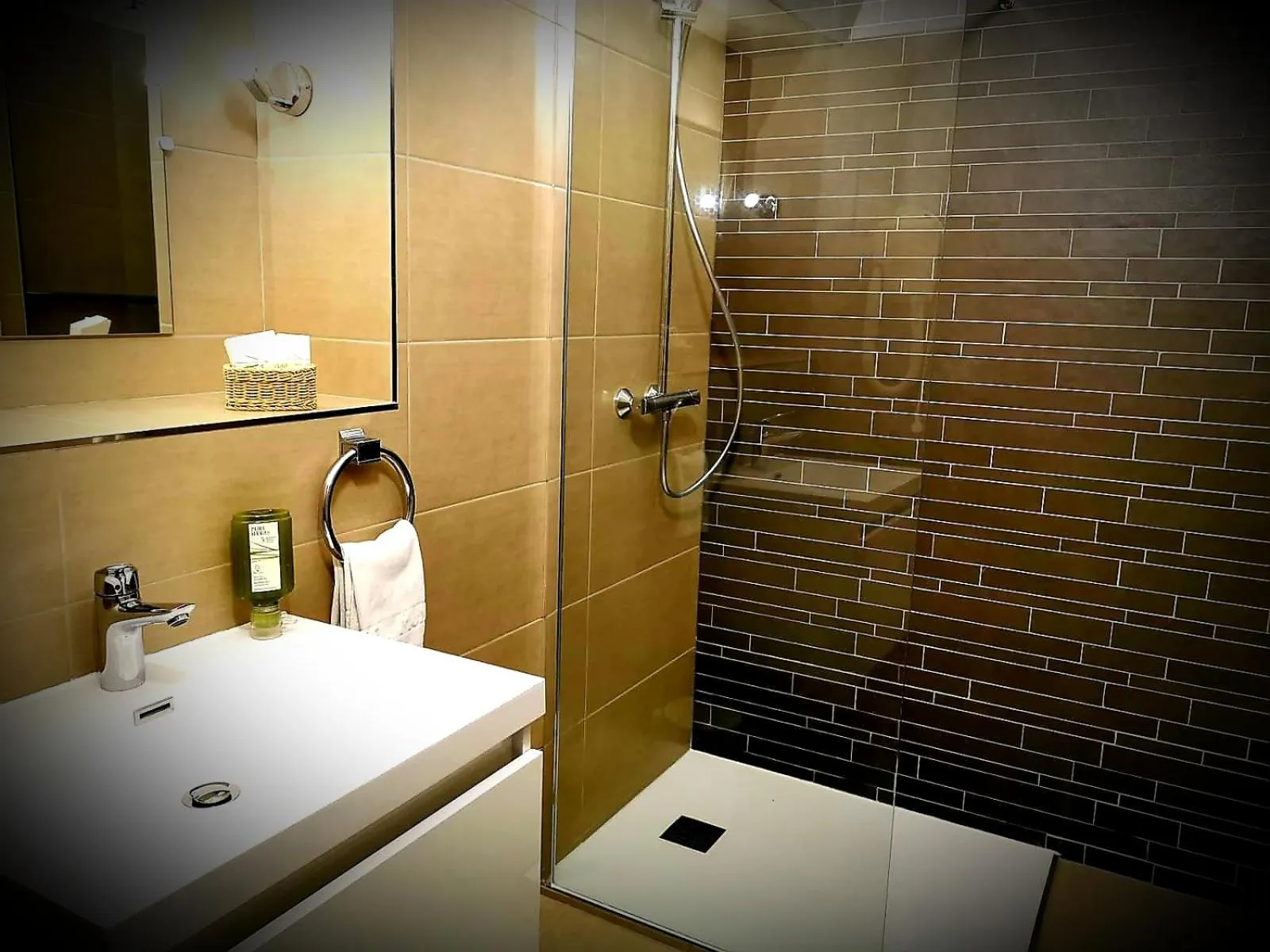 Bathroom in Hotel Munsch Restaurant & Wellness, Colmar Nord - Haut-Koenigsbourg