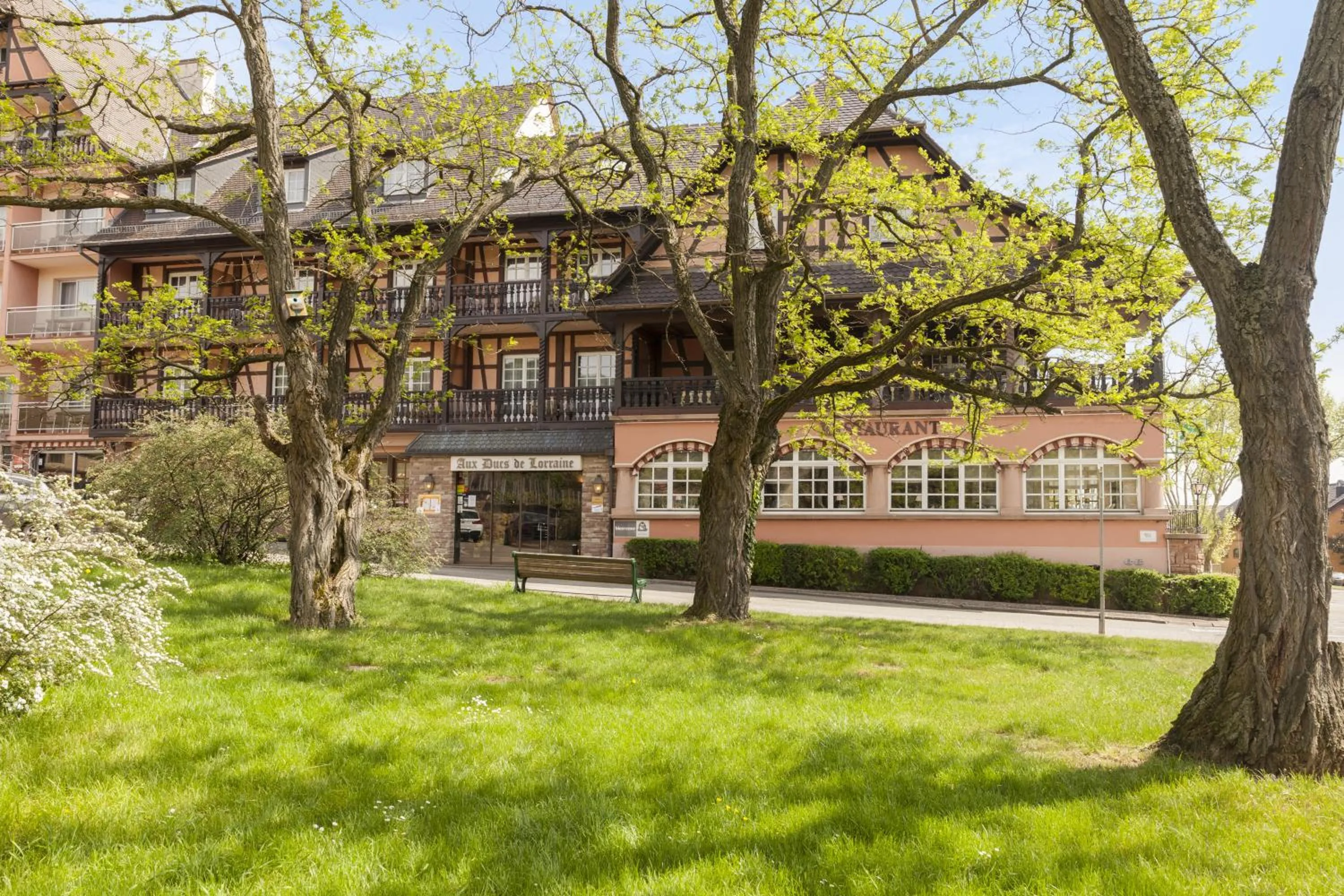 Property building in Hotel Munsch Restaurant & Wellness, Colmar Nord - Haut-Koenigsbourg