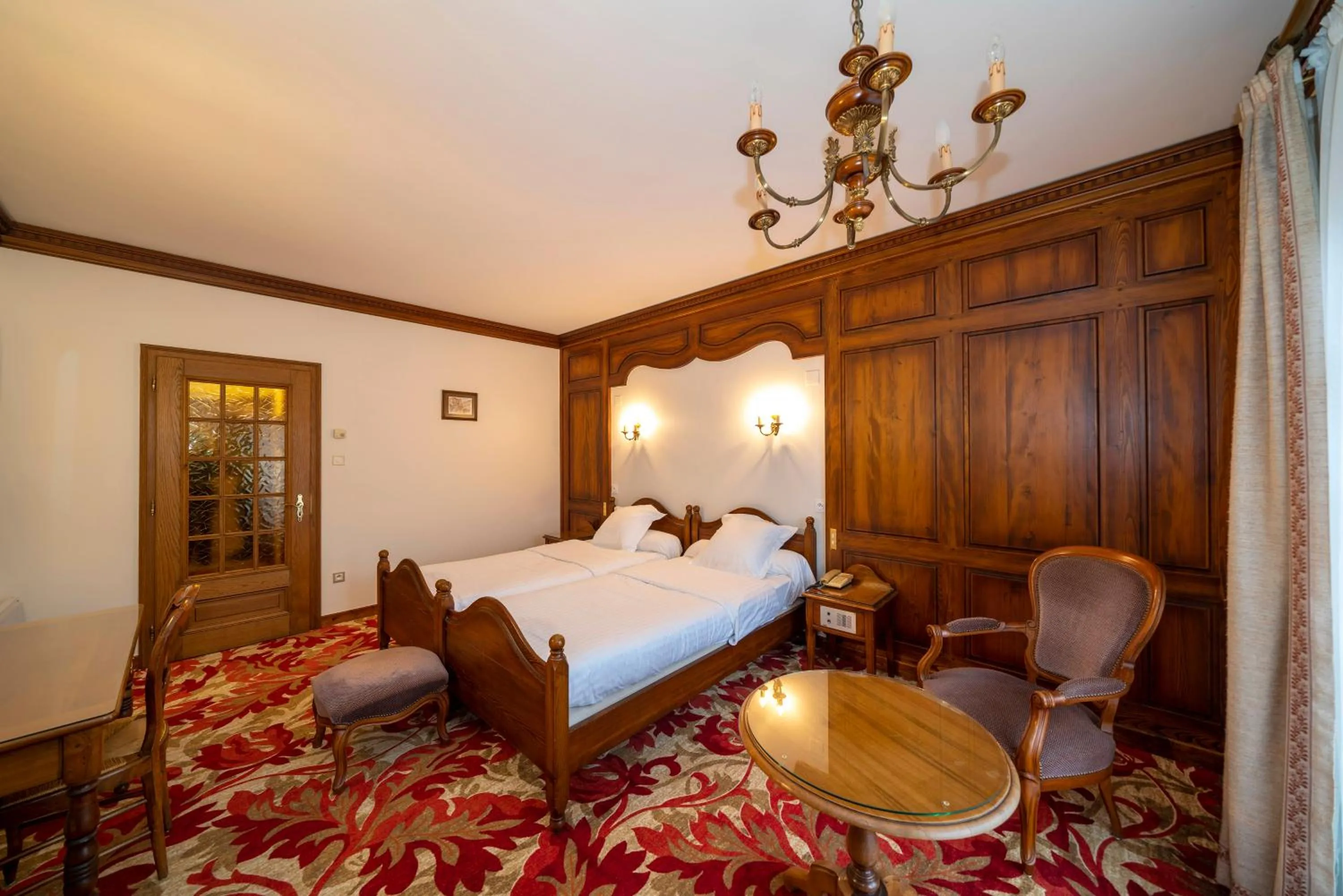 Bedroom, Bed in Hotel Munsch Restaurant & Wellness, Colmar Nord - Haut-Koenigsbourg