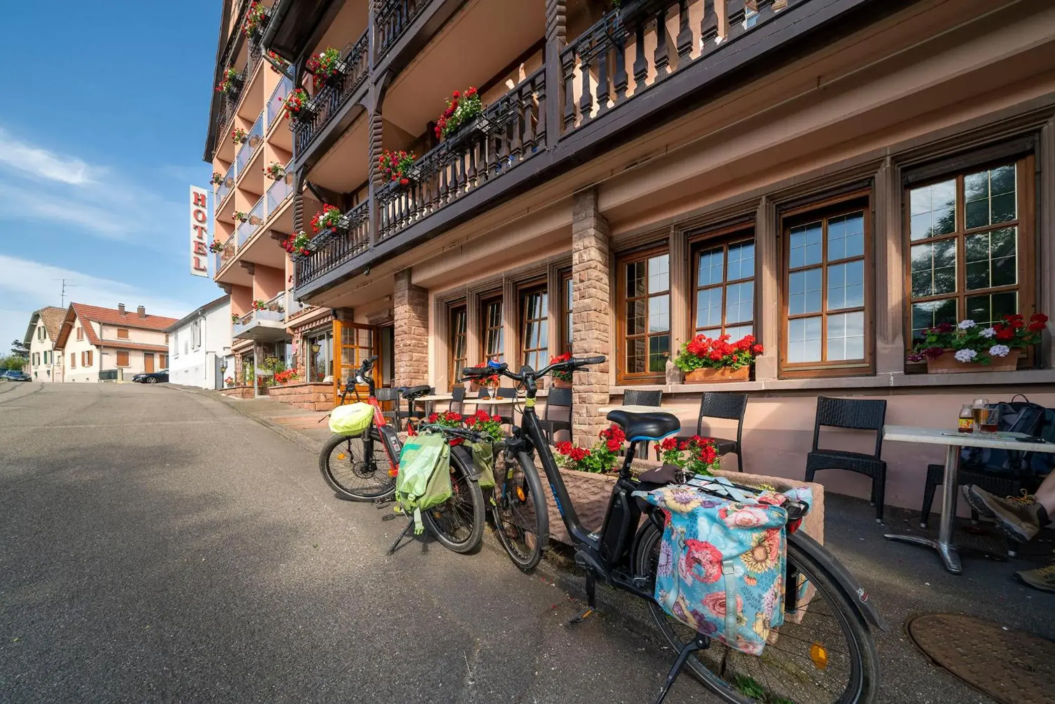 Property building in Hotel Munsch Restaurant & Wellness, Colmar Nord - Haut-Koenigsbourg Property building in Hotel Munsch Restaurant & Wellness, Colmar Nord - Haut-Koenigsbourg