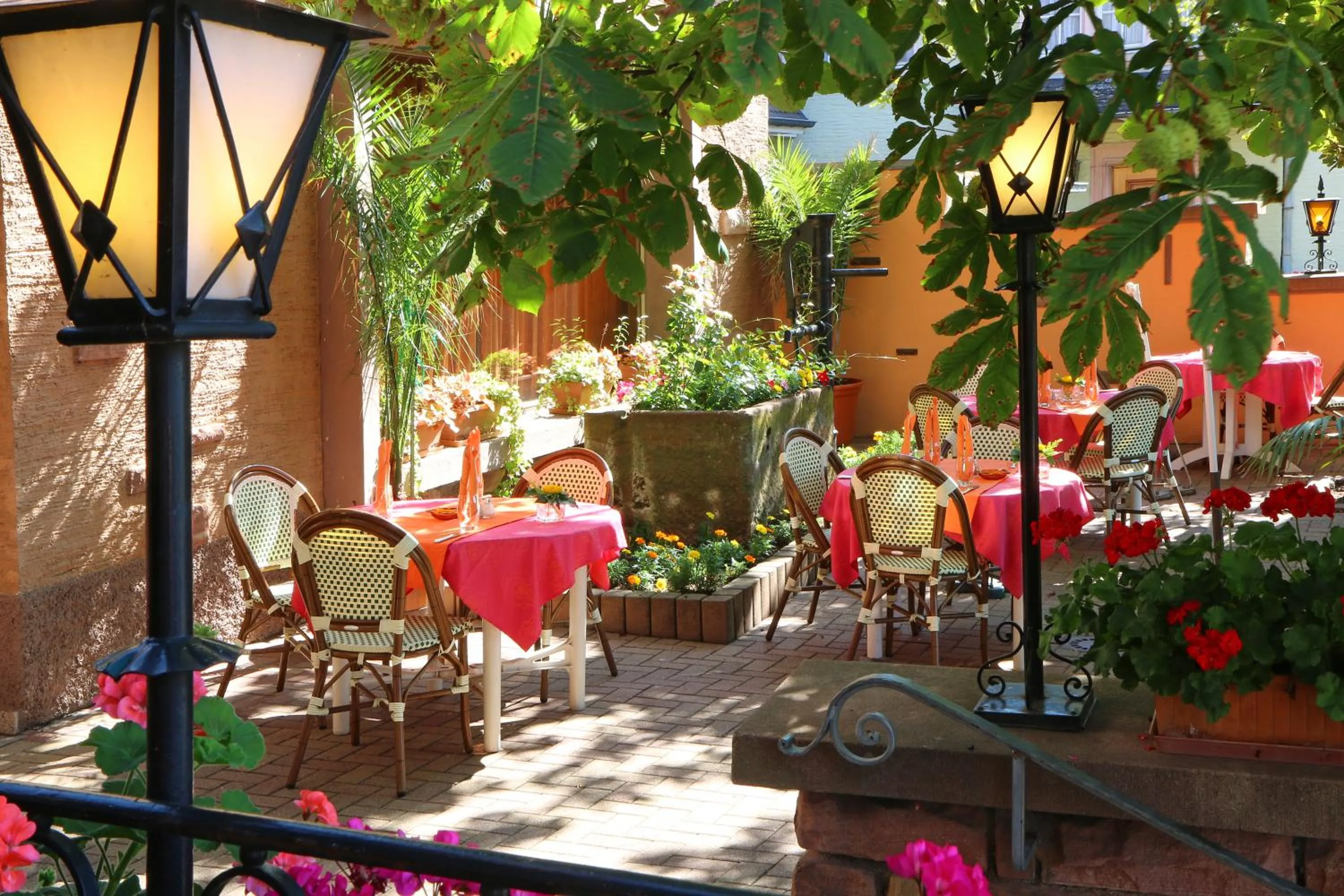 Patio in Hotel Munsch Restaurant & Wellness, Colmar Nord - Haut-Koenigsbourg