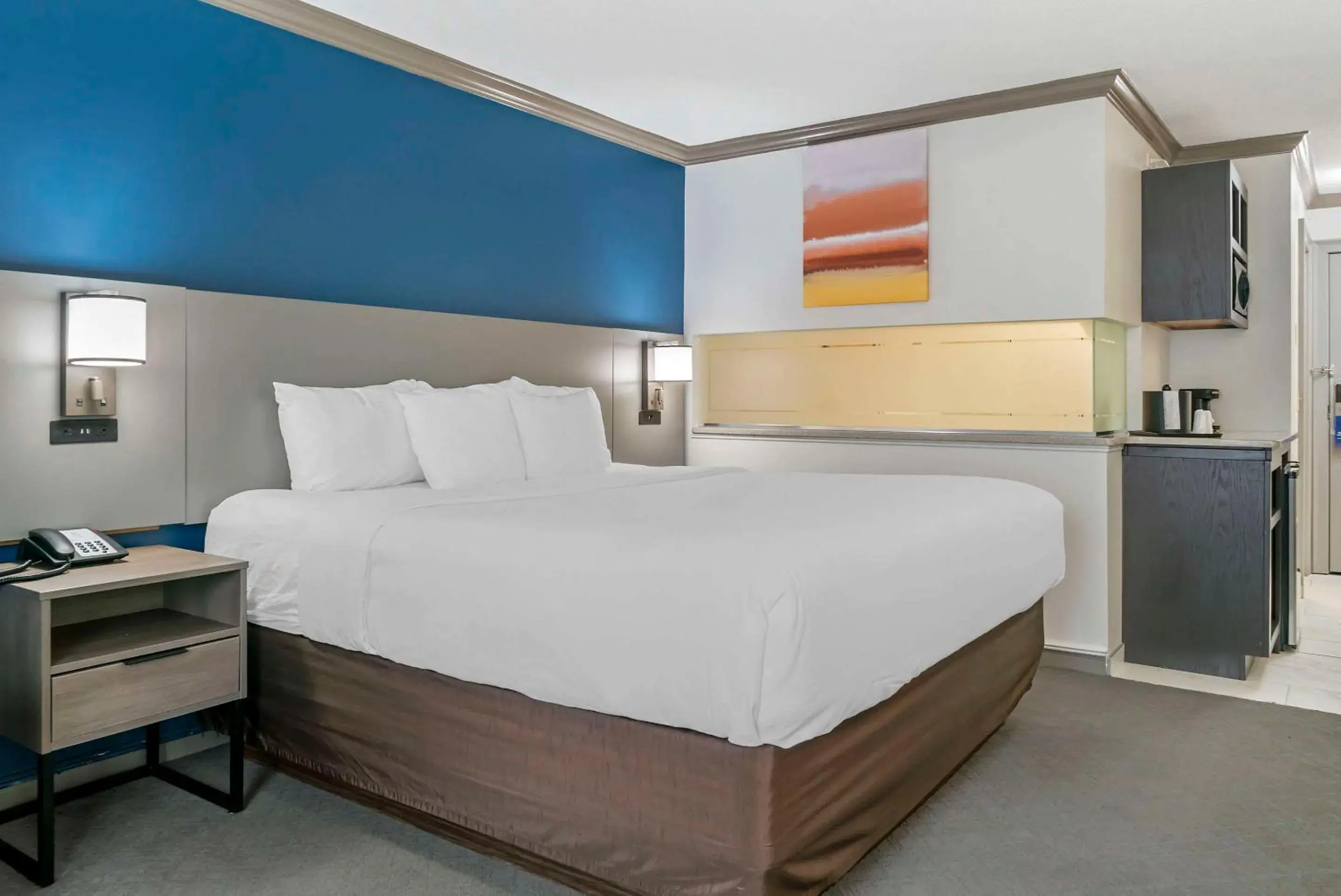 Bedroom, Bed in Comfort Inn Plainwell Bedroom, Bed in Comfort Inn Plainwell