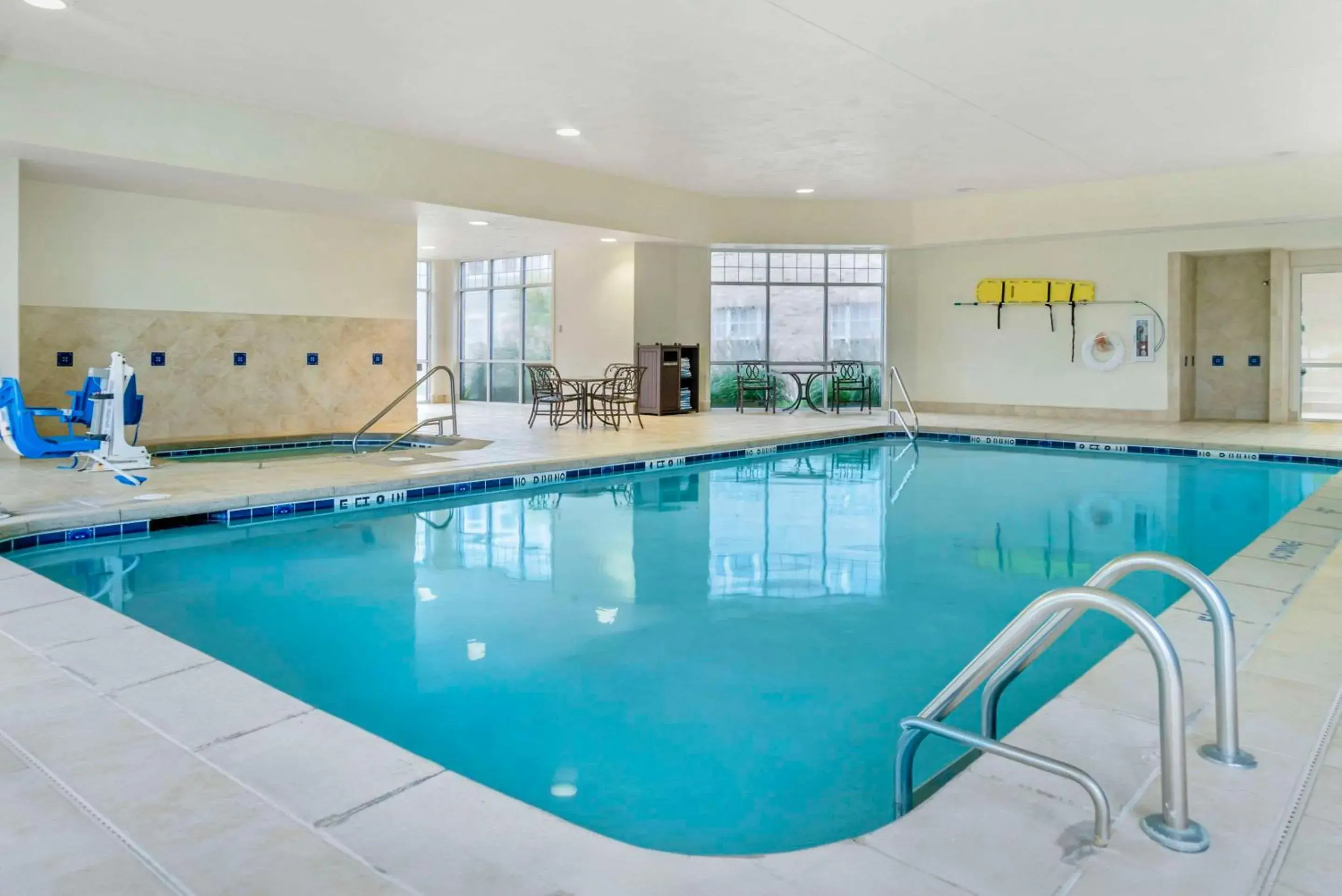 Swimming pool in Comfort Inn Plainwell Swimming pool in Comfort Inn Plainwell