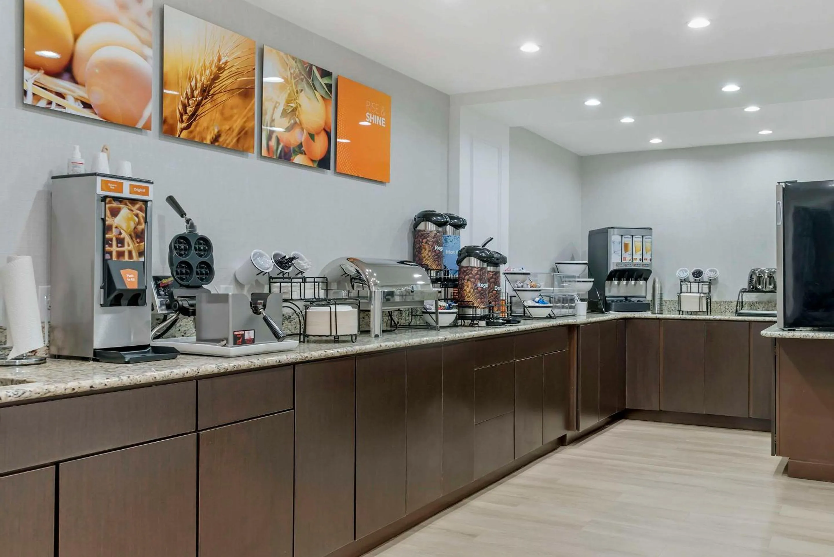 Breakfast in Comfort Inn Plainwell