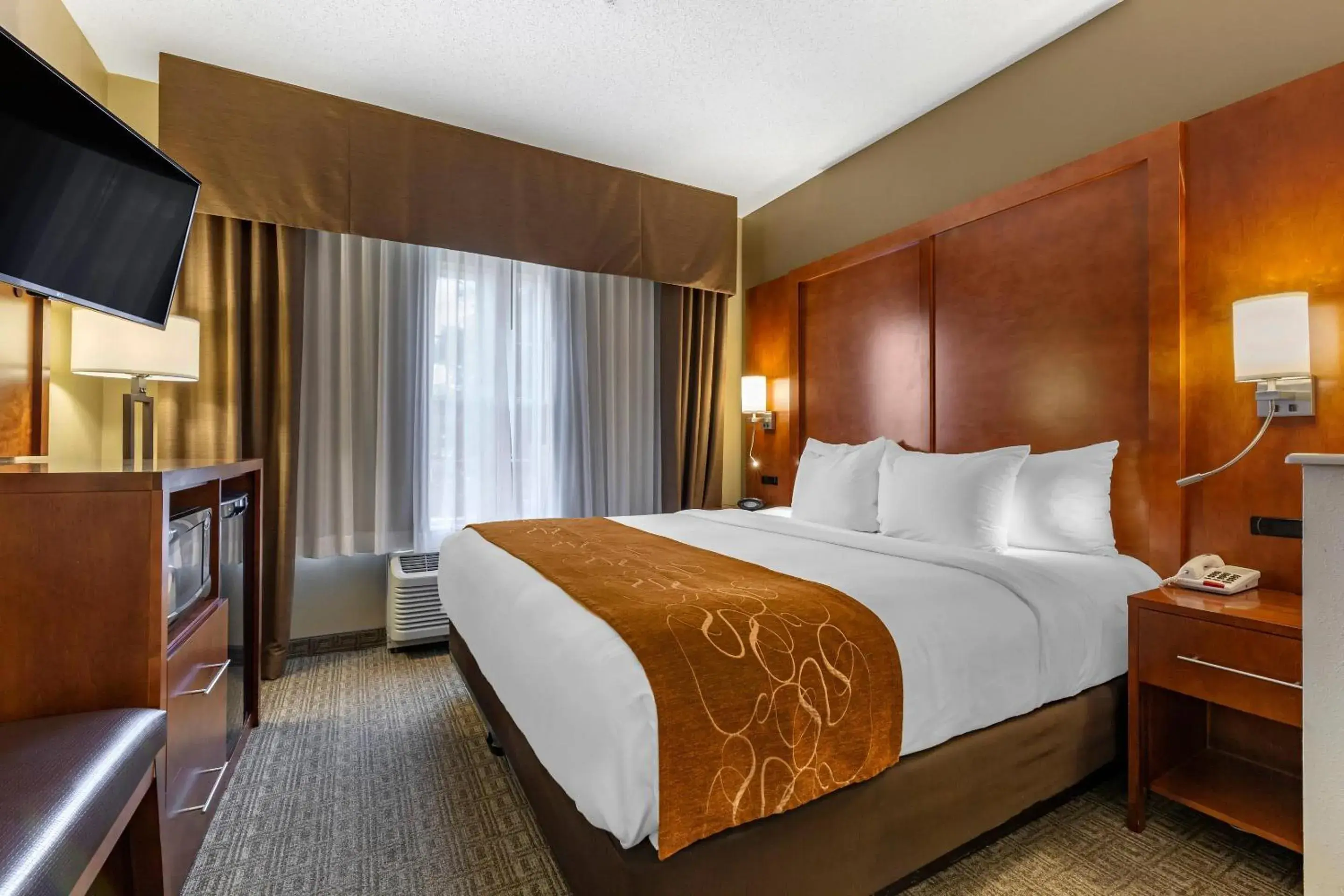 Superior King Suite - Non-Smoking in Comfort Suites Marquette Superior King Suite - Non-Smoking in Comfort Suites Marquette