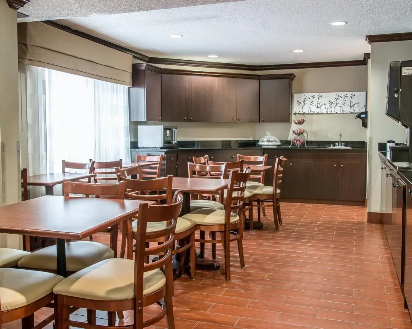 Restaurant/places to eat in Baymont by Wyndham Flat Rock Restaurant/places to eat in Baymont by Wyndham Flat Rock