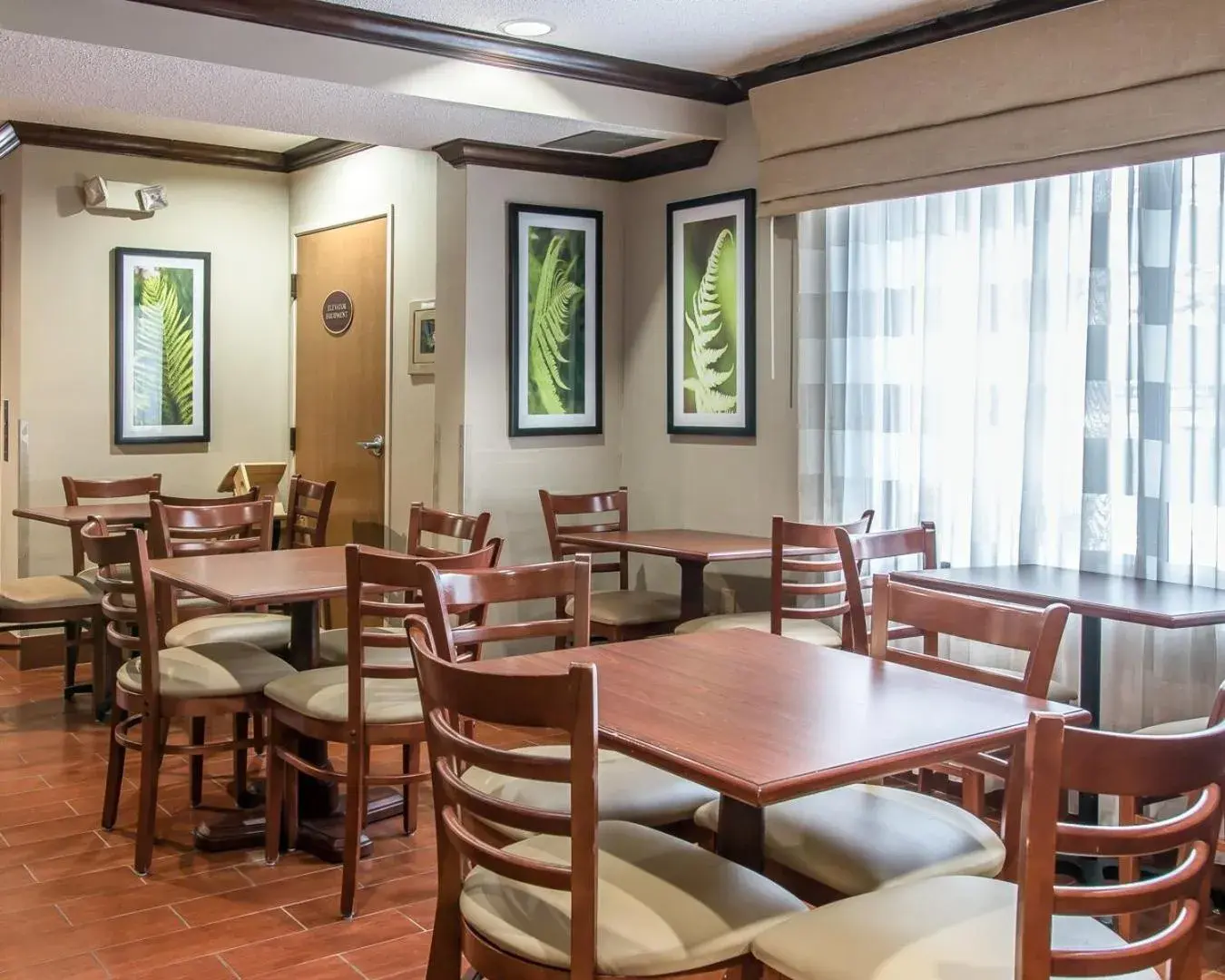 Restaurant/places to eat in Baymont by Wyndham Flat Rock Restaurant/places to eat in Baymont by Wyndham Flat Rock