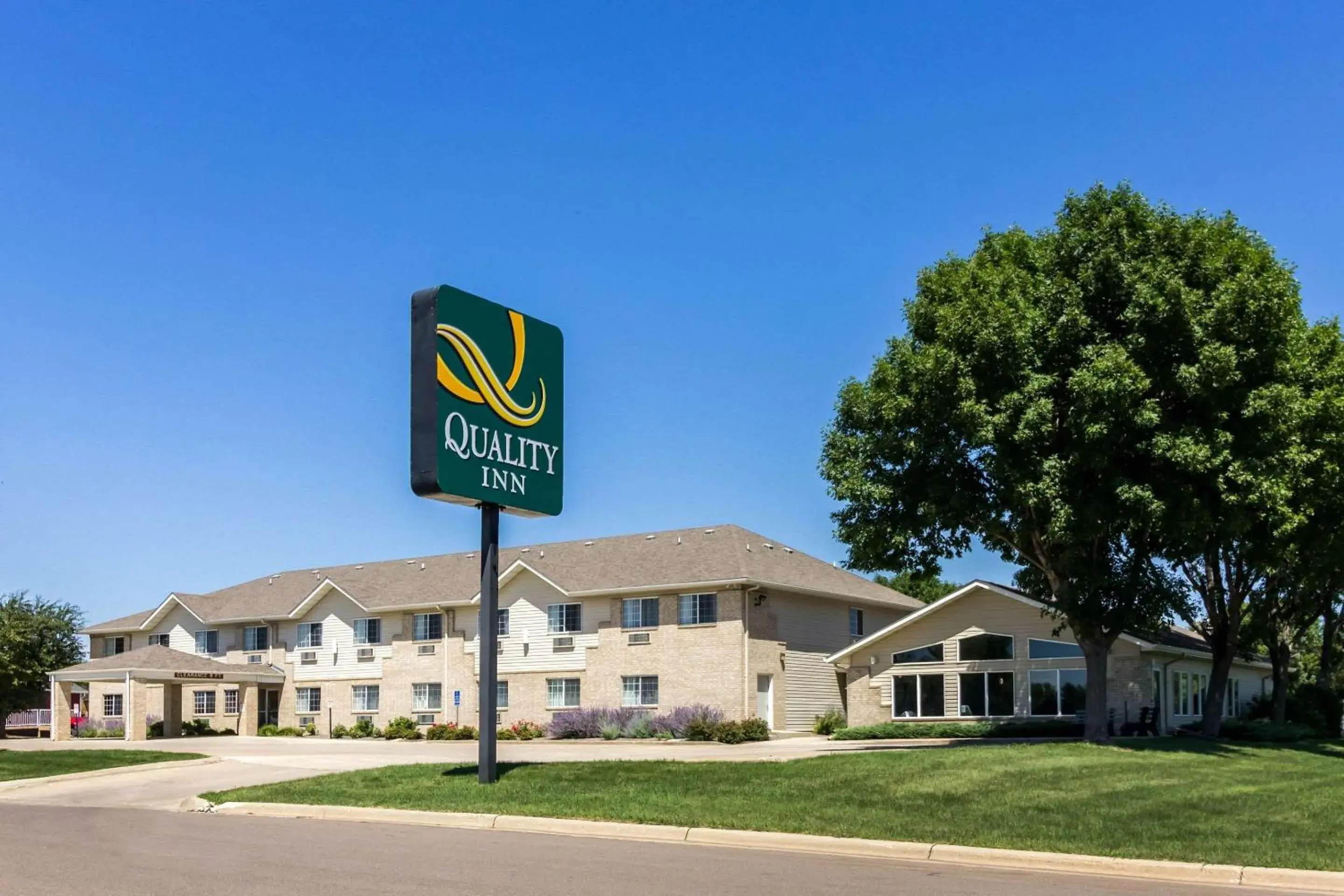 Property building in Quality Inn Marshall near University Property building in Quality Inn Marshall near University