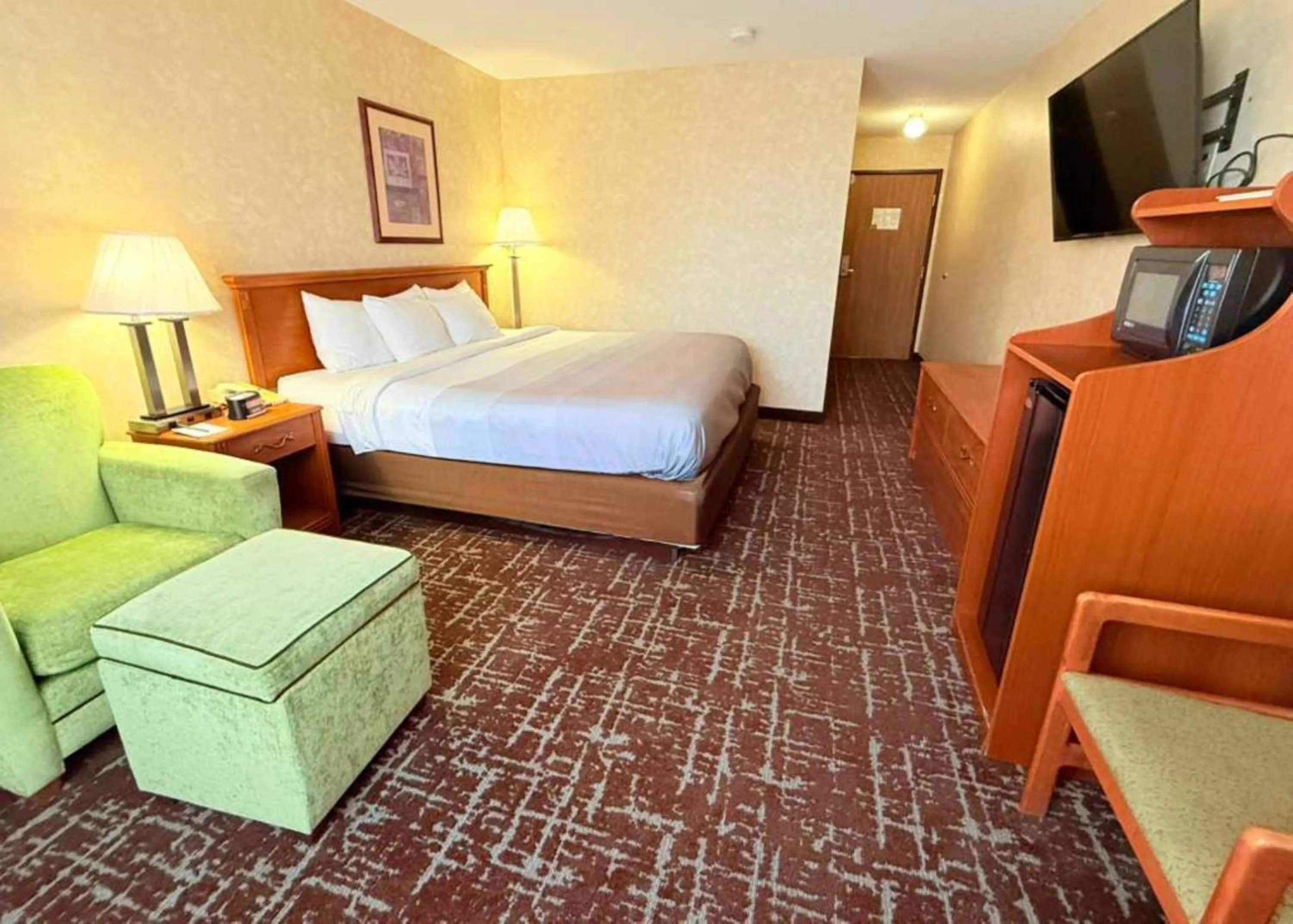 Bed in Quality Inn Marshall near University