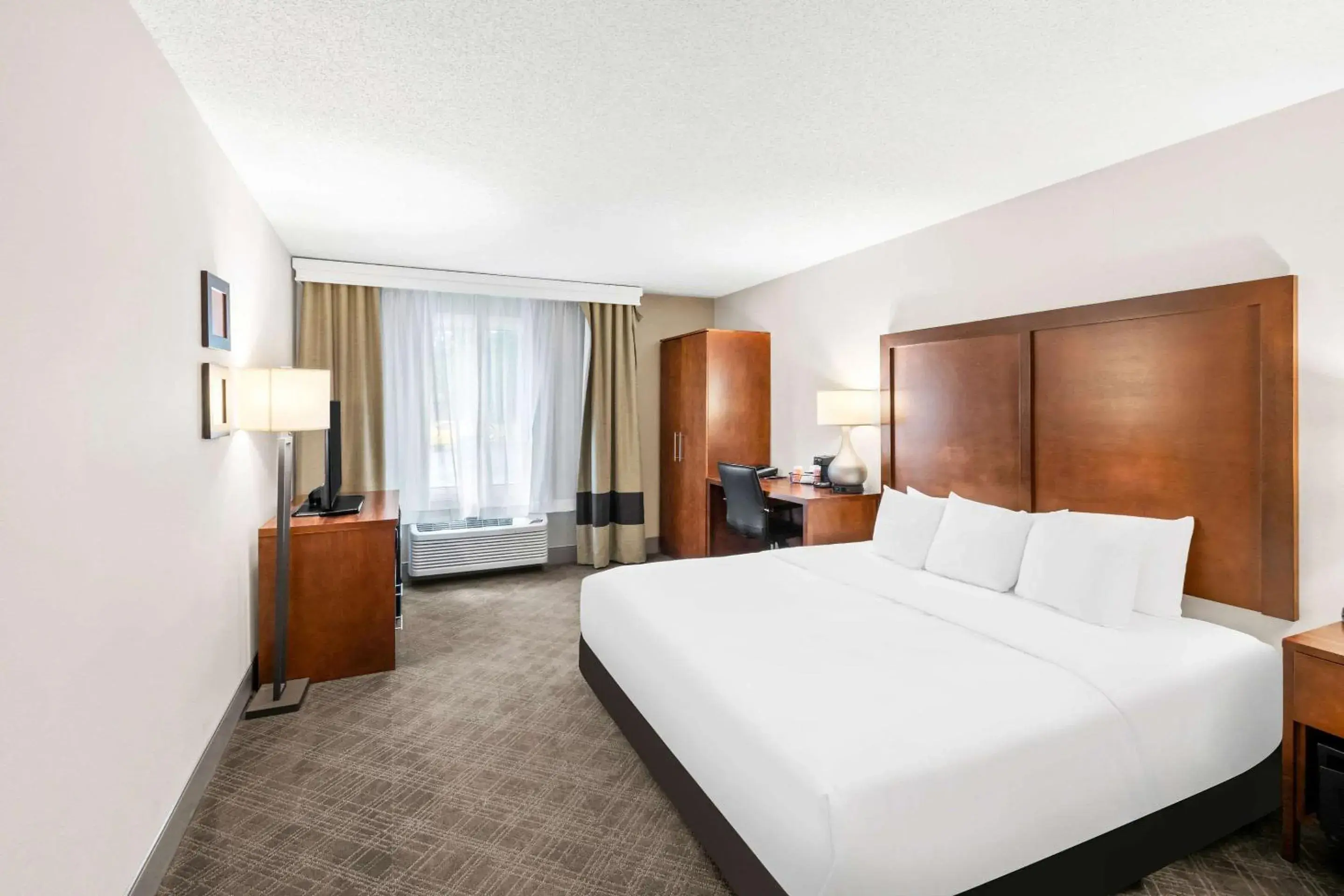 Bedroom, Bed in Comfort Inn Duluth West Bedroom, Bed in Comfort Inn Duluth West