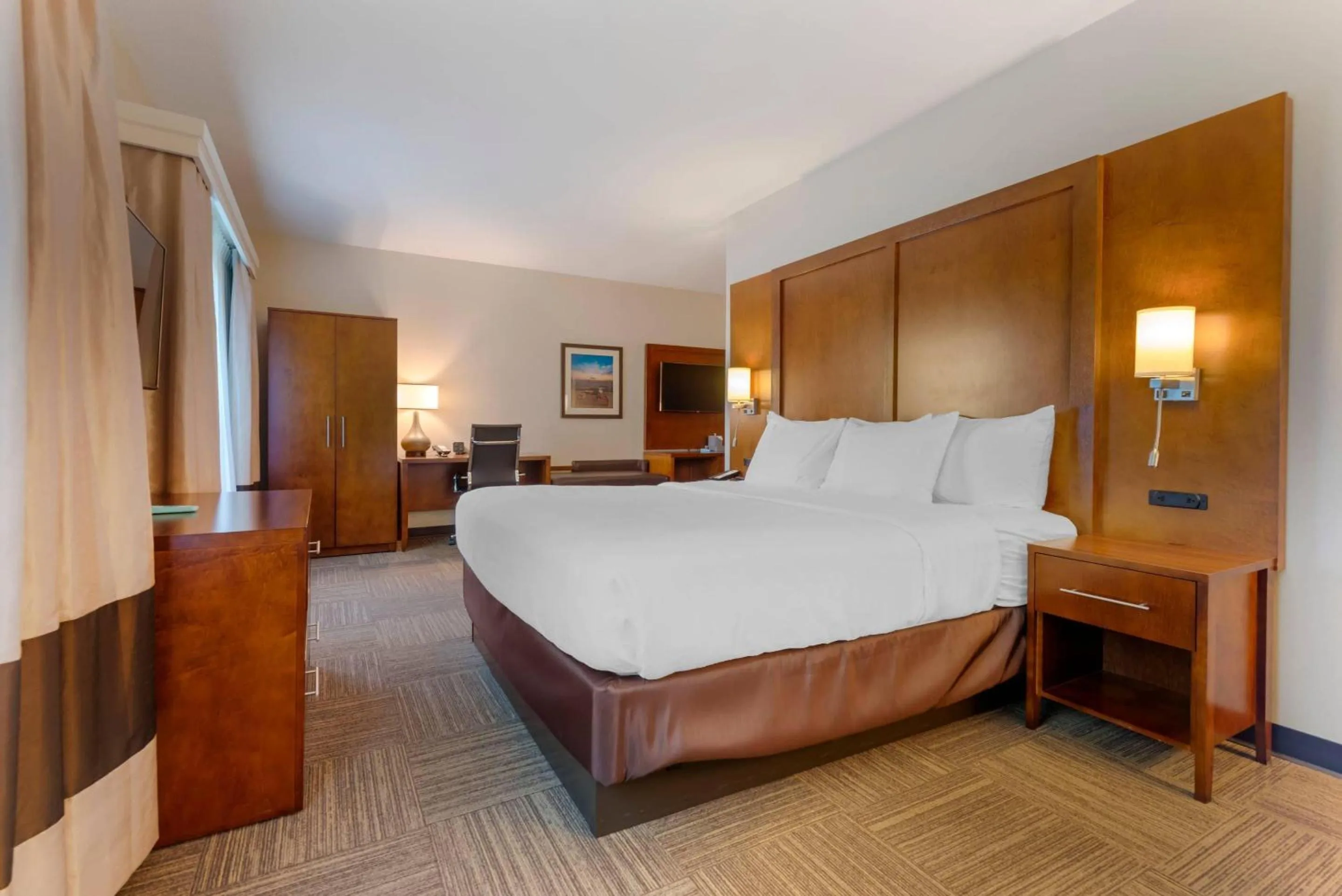 Bedroom, Bed in Lift Bridge Lodge, an Ascend Collection Hotel