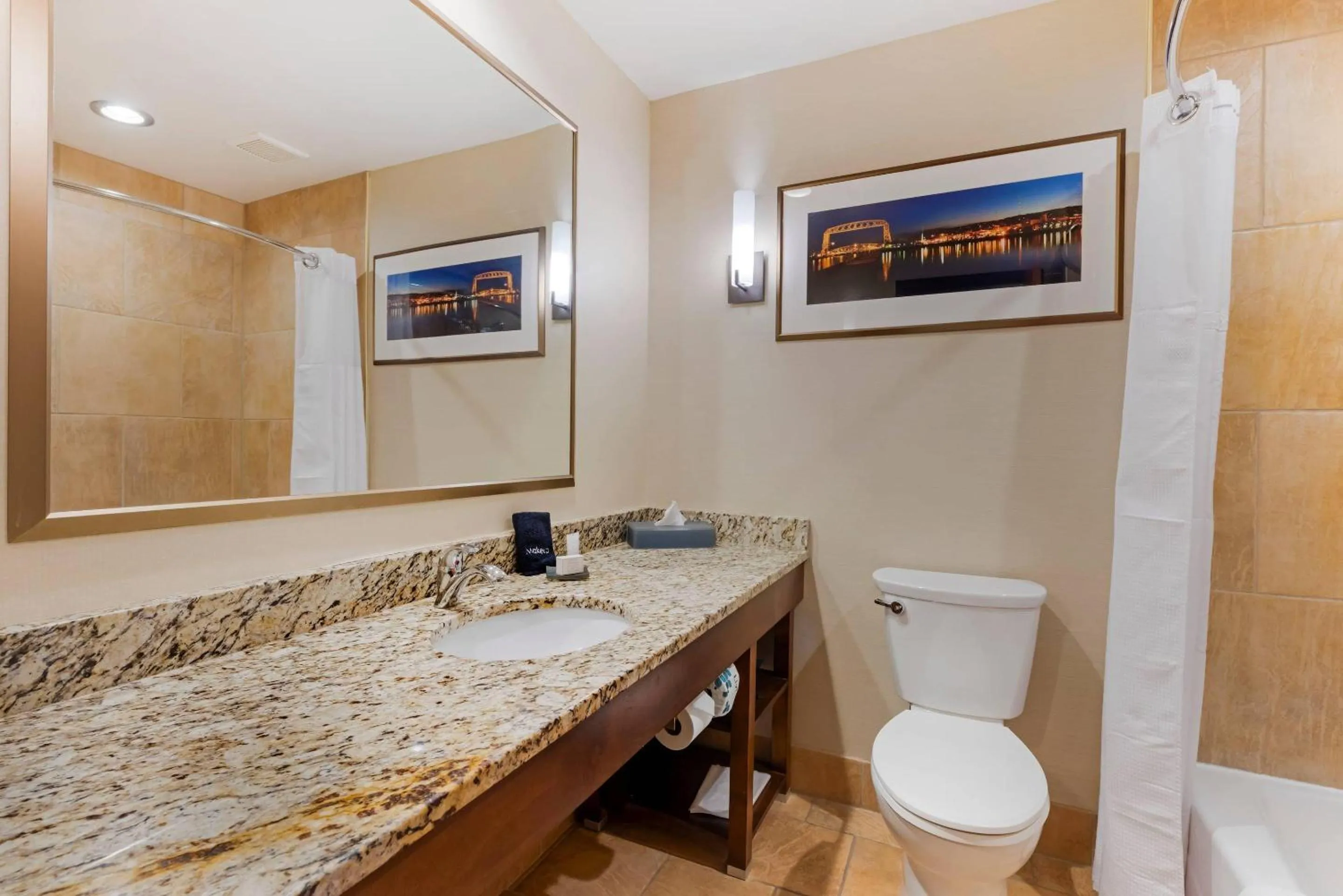 Bedroom in Lift Bridge Lodge, an Ascend Collection Hotel