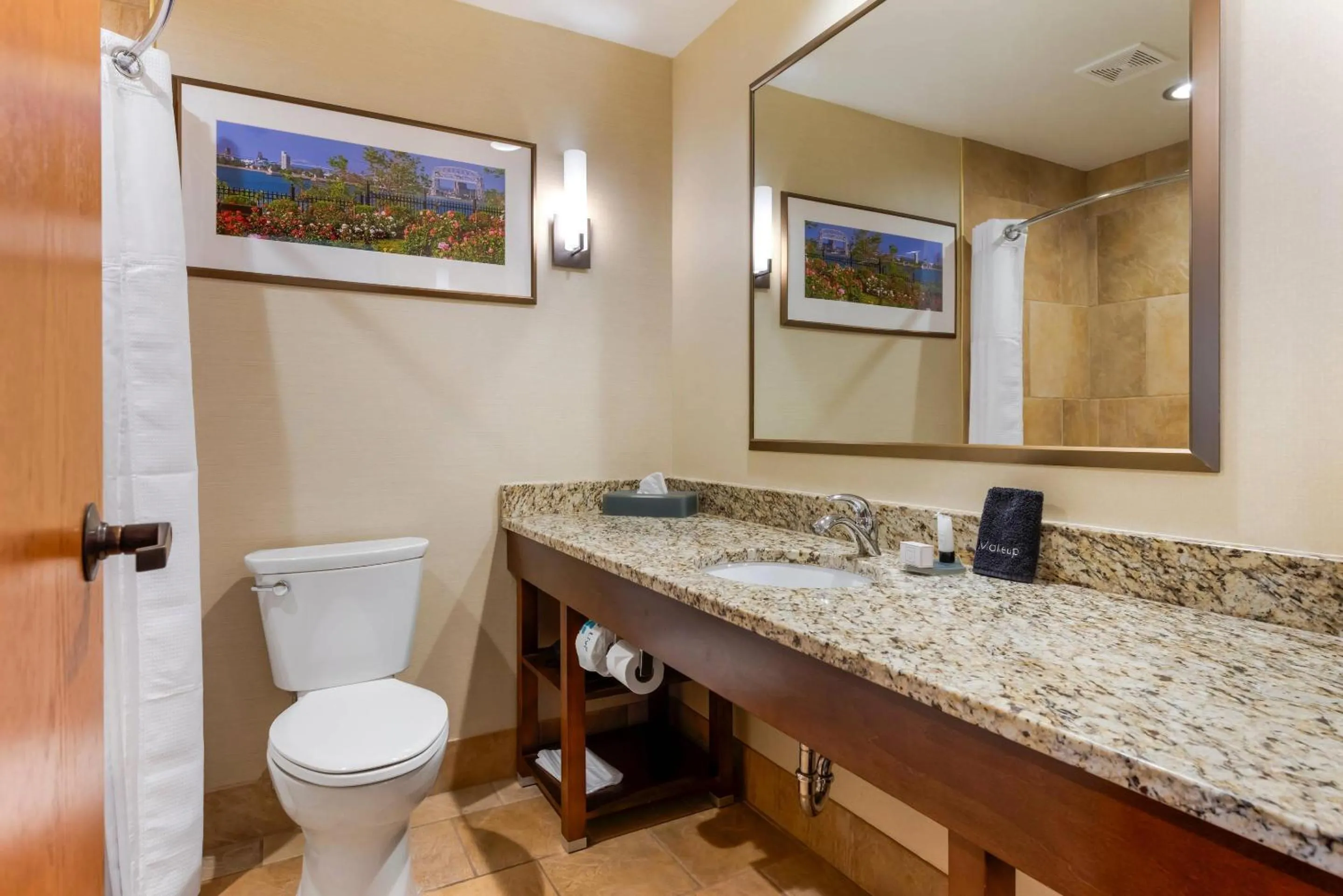 Bedroom in Lift Bridge Lodge, an Ascend Collection Hotel